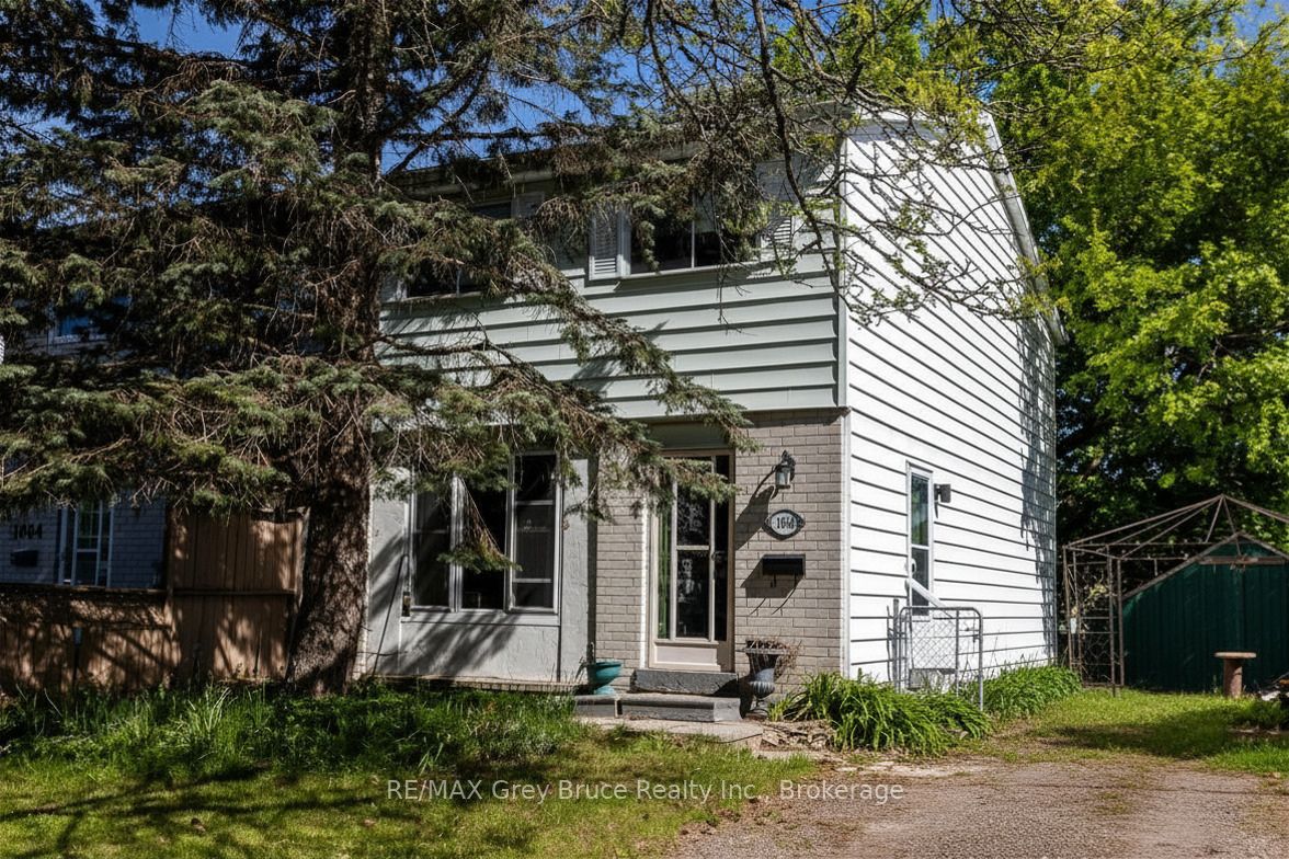 1068 11th Street E Property Photo 3
