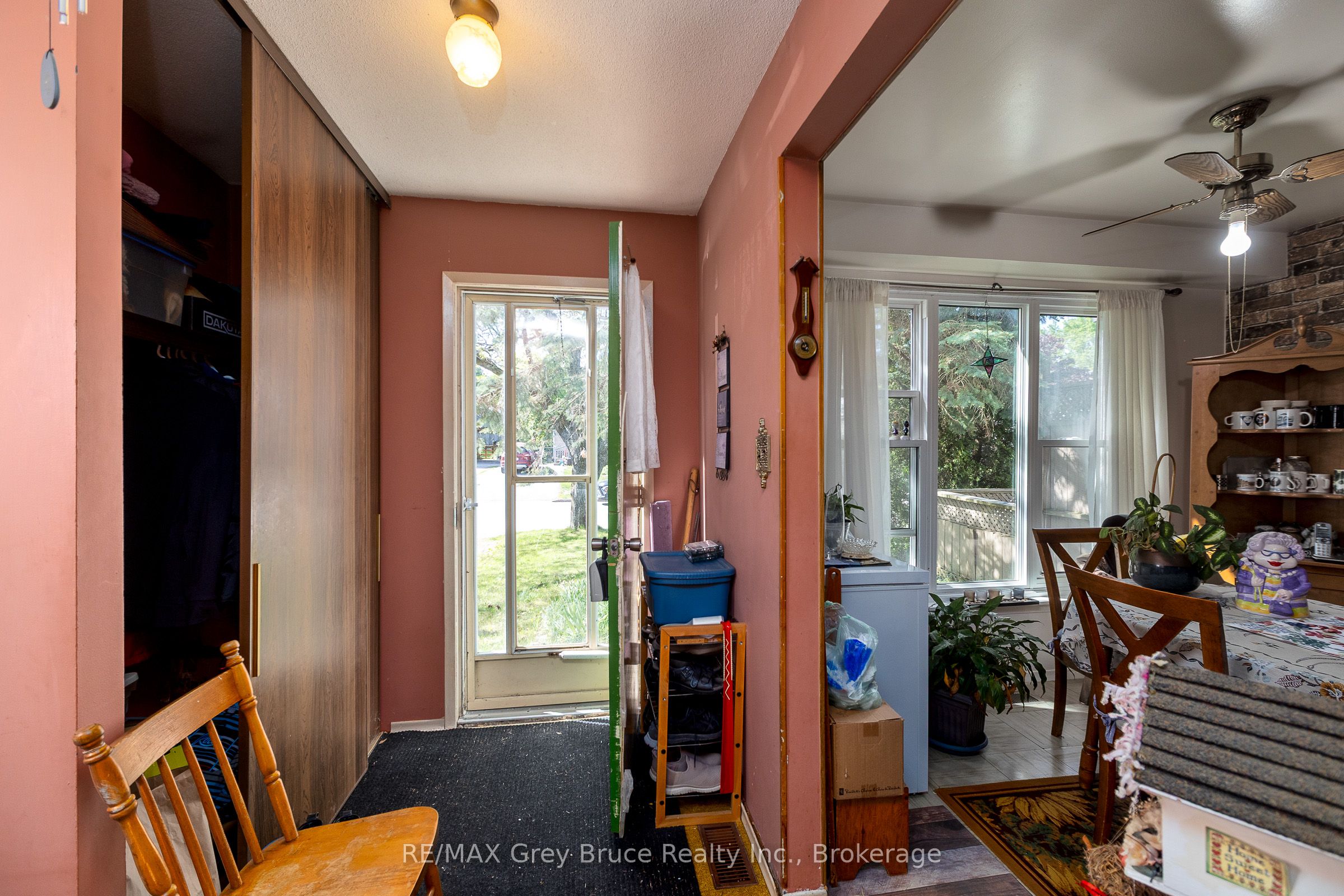 1068 11th Street E Property Photo 4