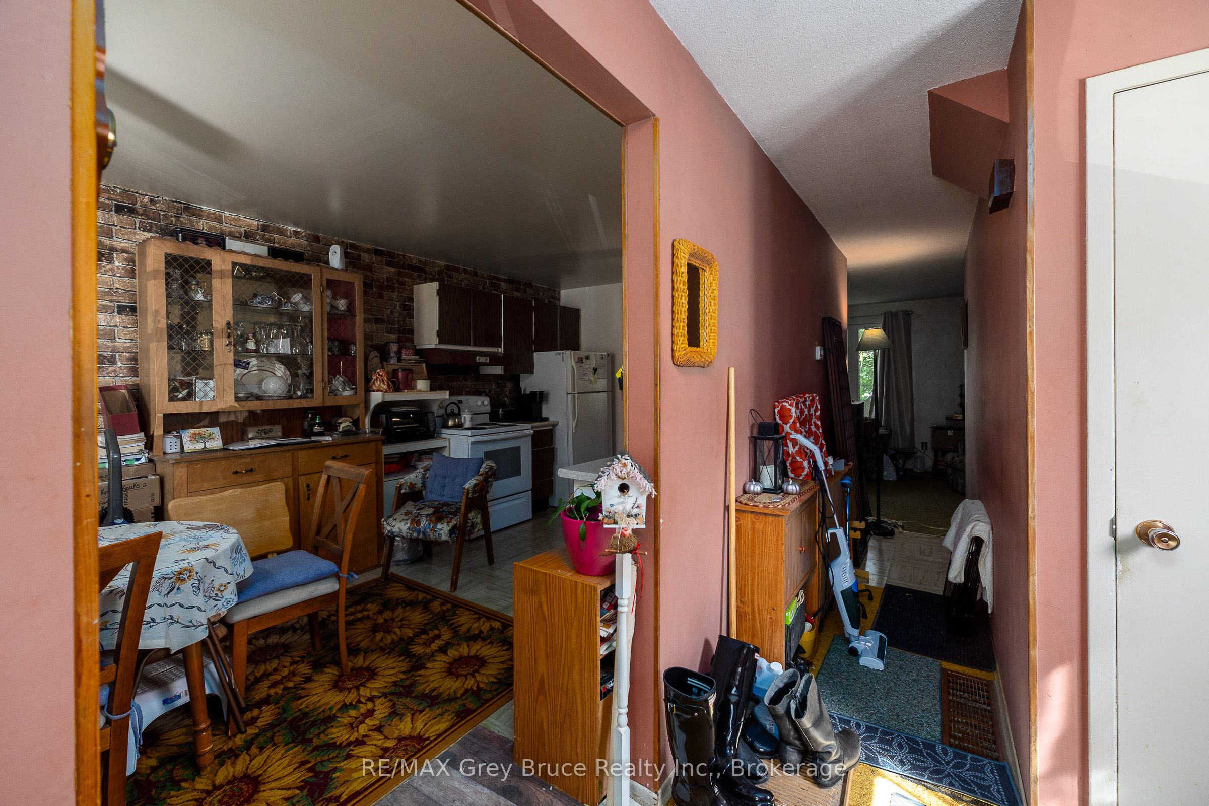 1068 11th Street E Property Photo 5