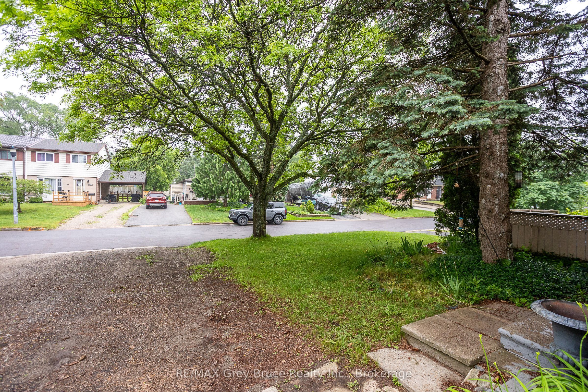 1068 11th Street E Property Photo 29