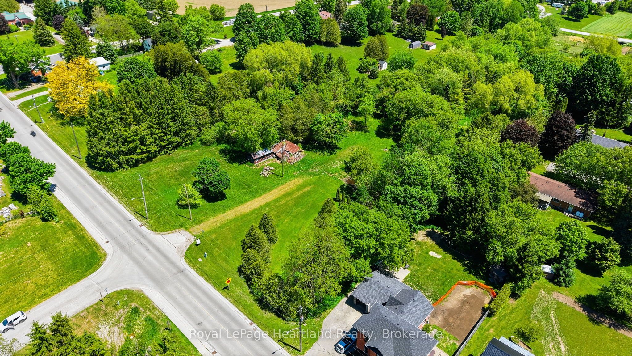 2057 William Street Property Photo 3