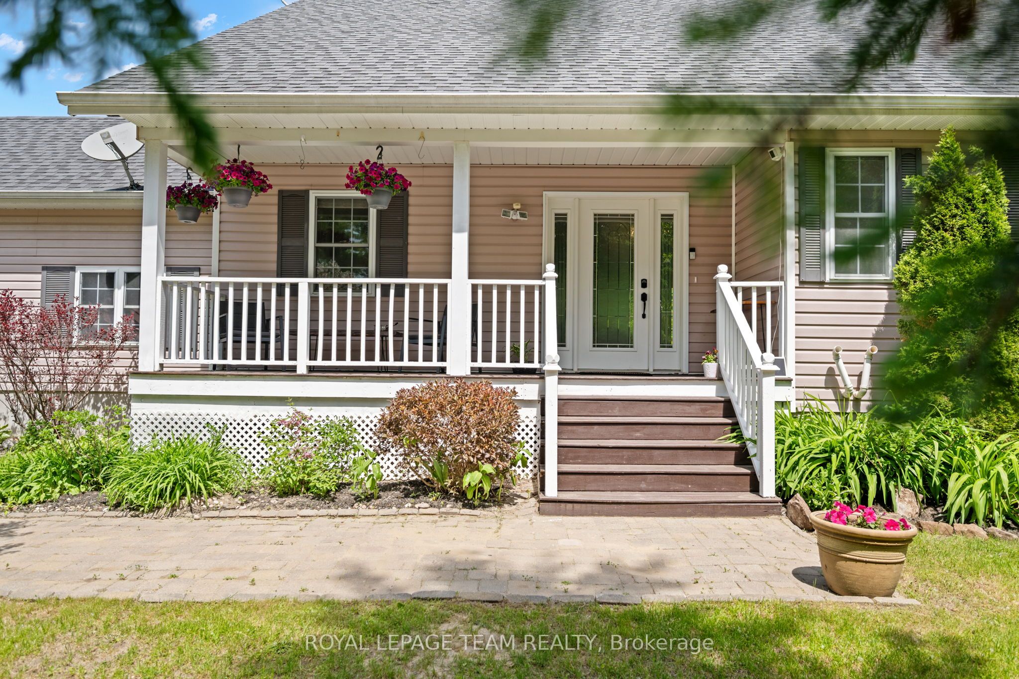 5040 Stonecrest Road Property Photo 3