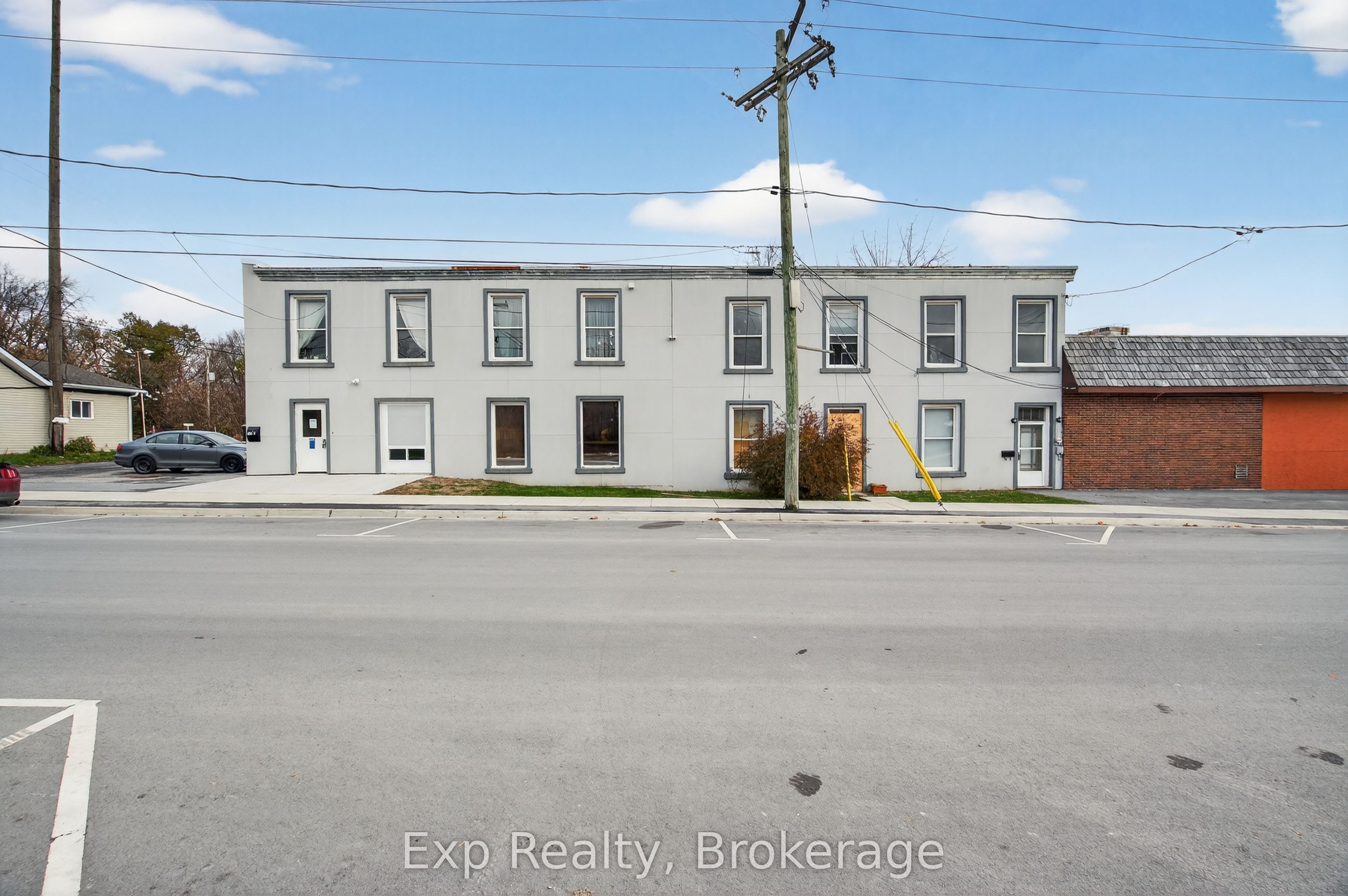 113 East Street E Property Photo 1