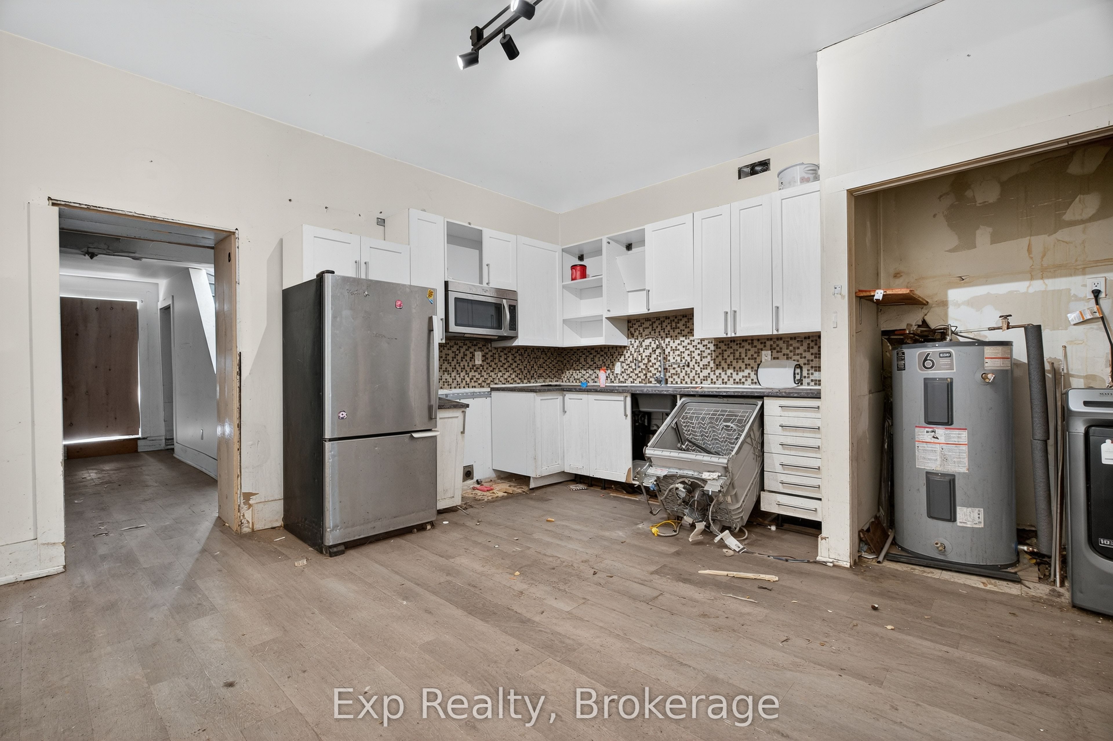 113 East Street E Property Photo 8