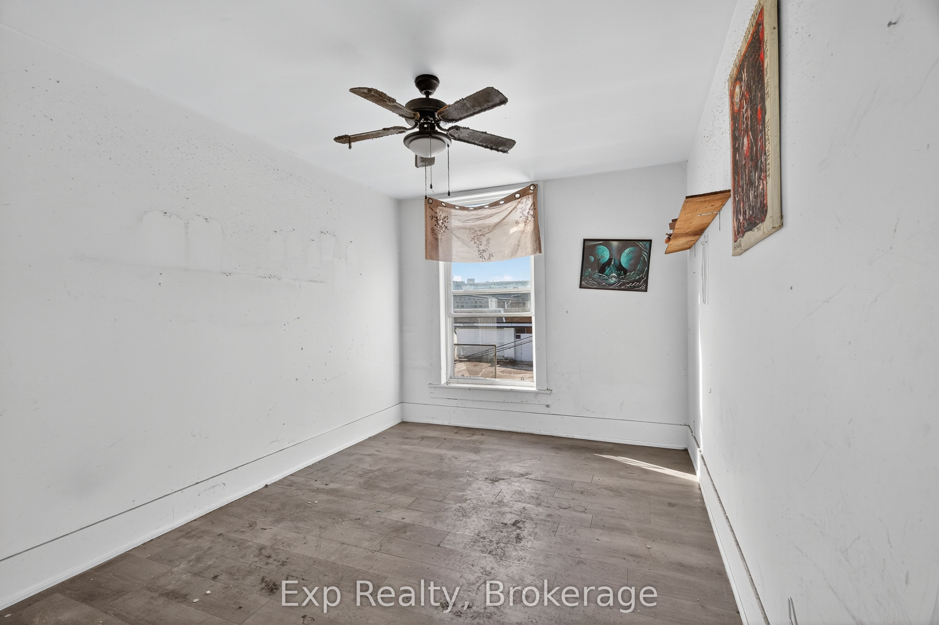 113 East Street E Property Photo 14