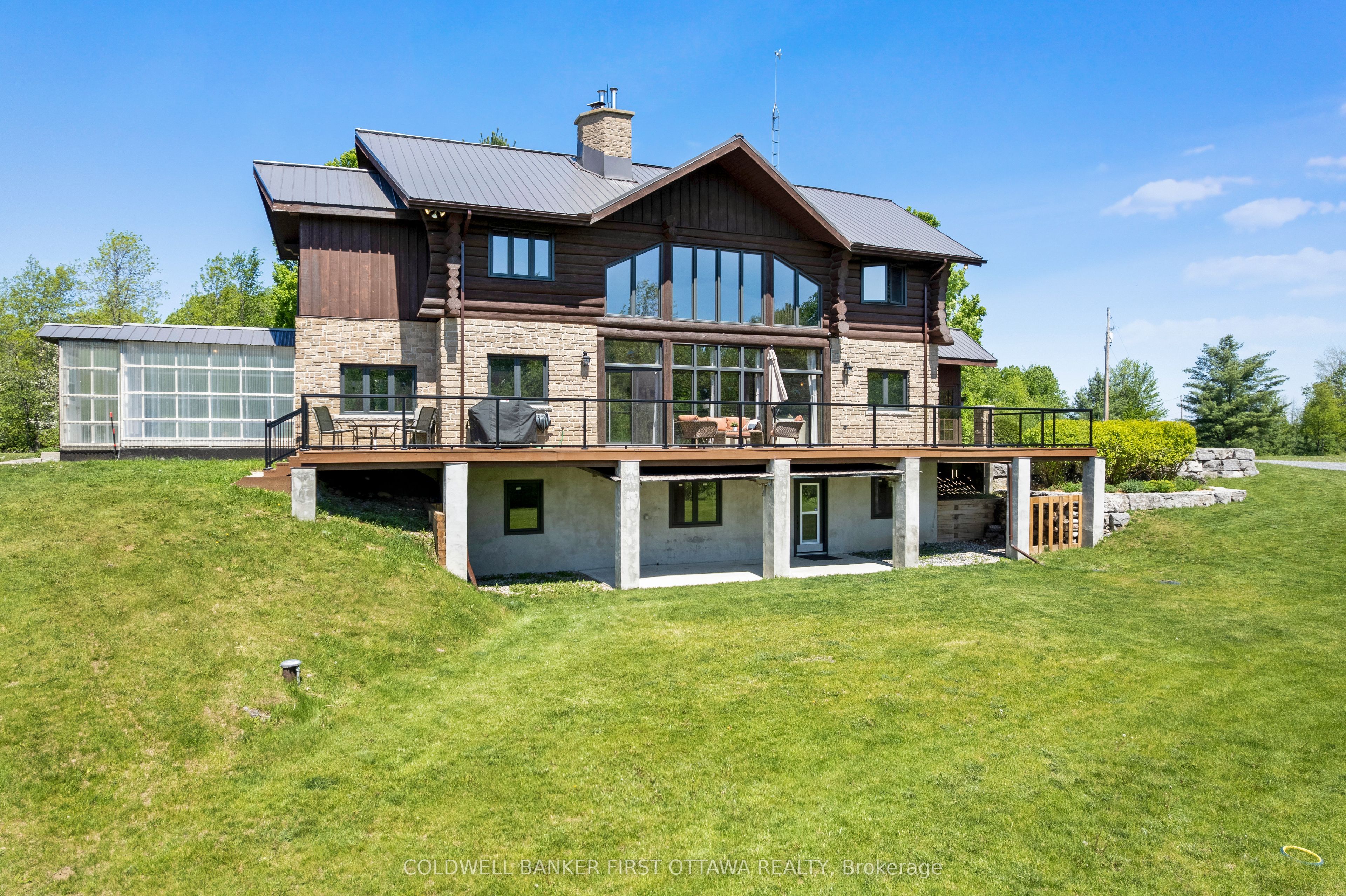 19067 Highway 7 Property Photo 2