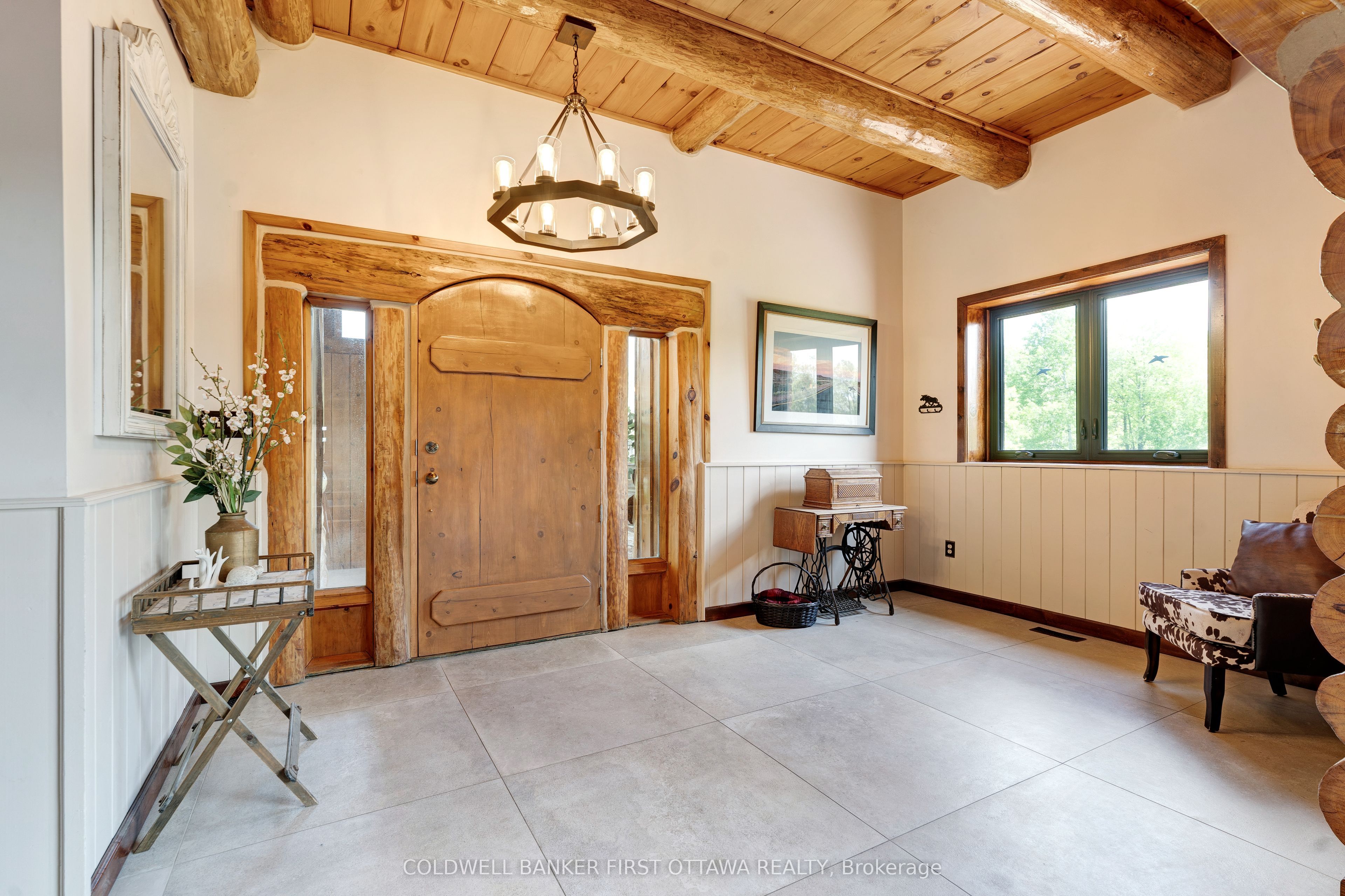19067 Highway 7 Property Photo 9