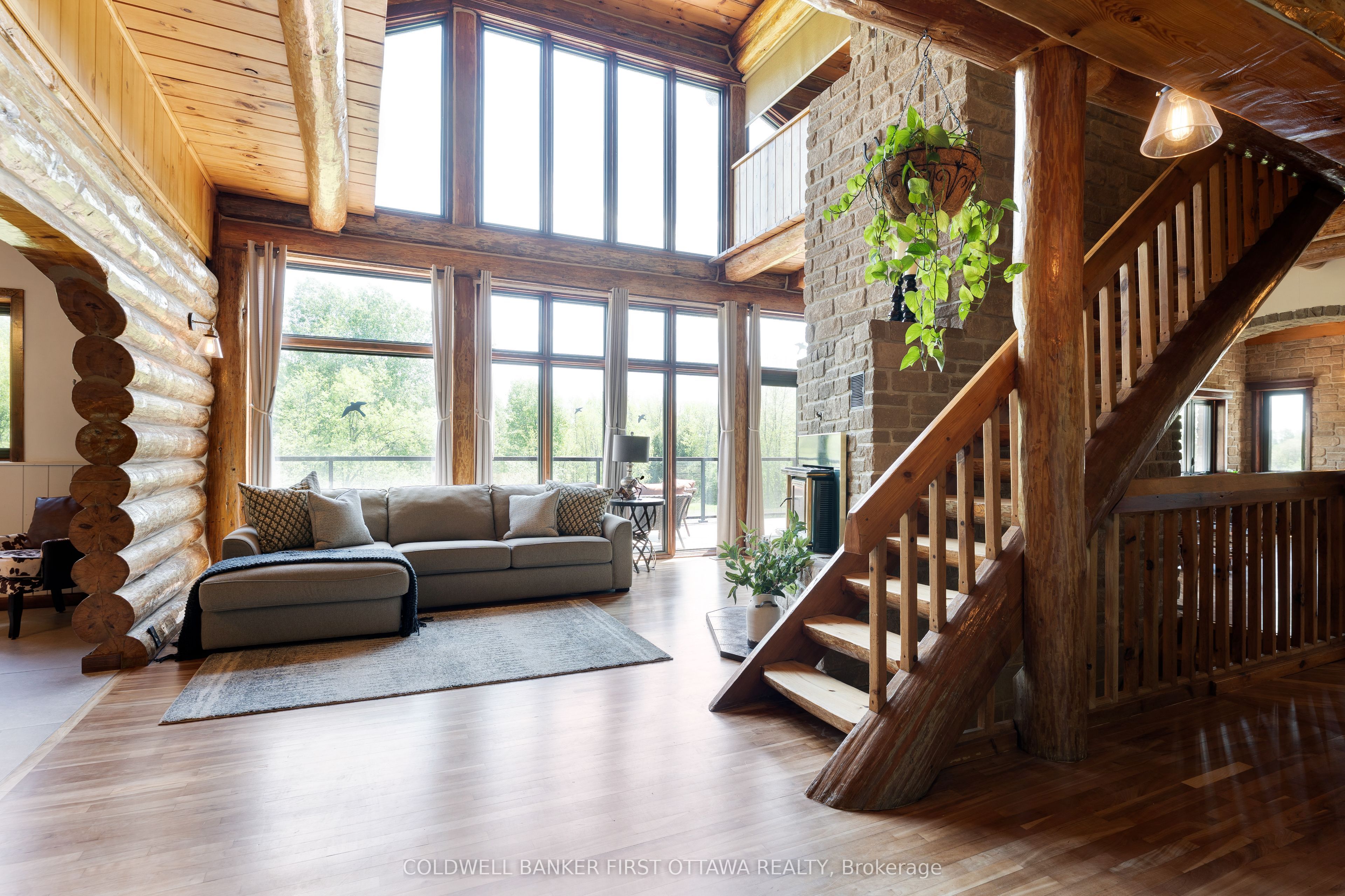 19067 Highway 7 Property Photo 10
