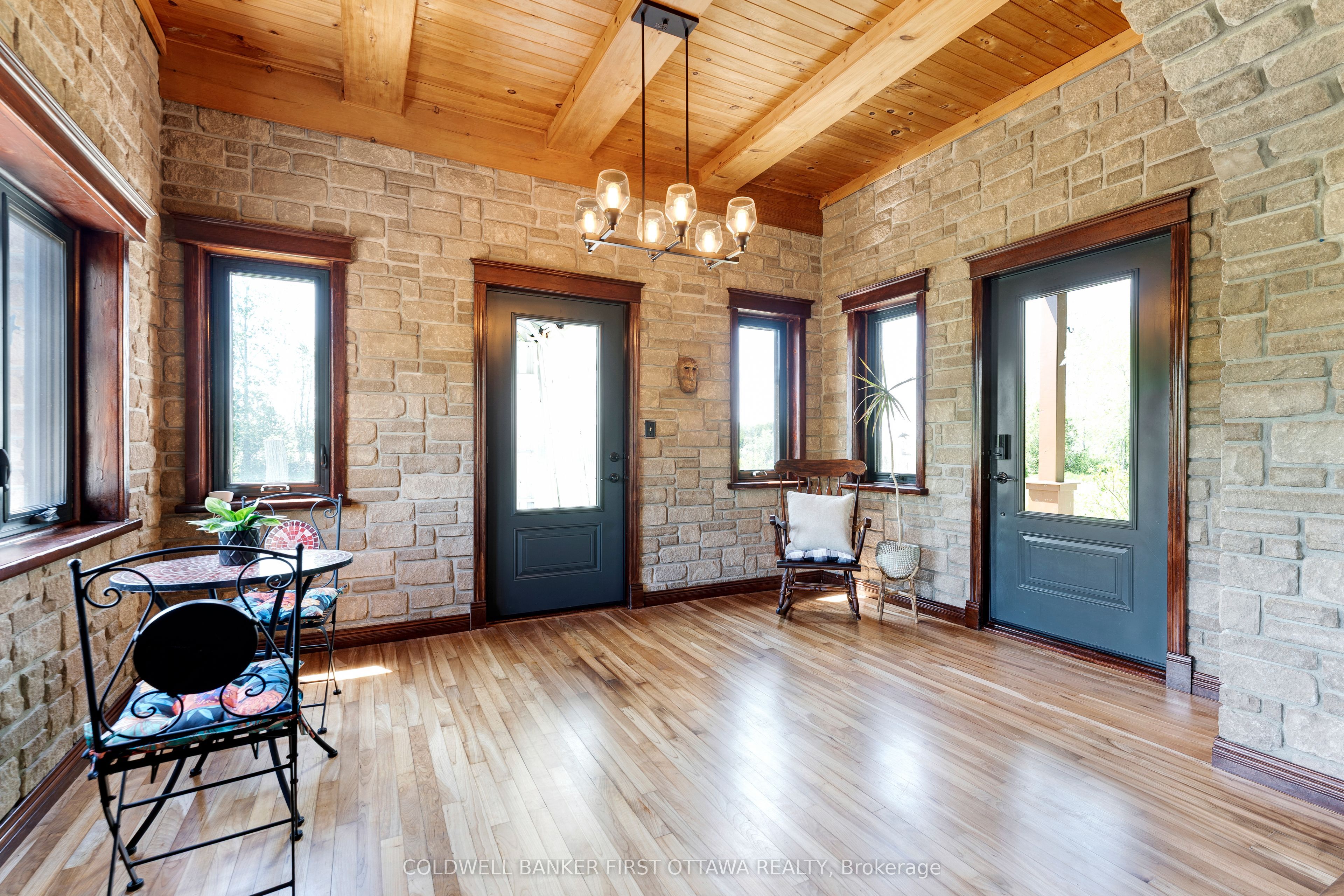 19067 Highway 7 Property Photo 25