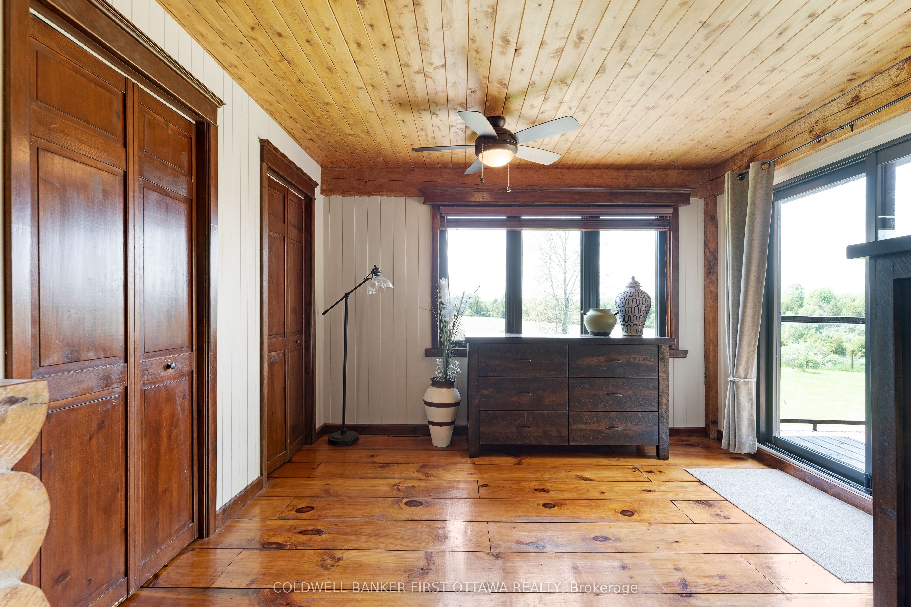 19067 Highway 7 Property Photo 32