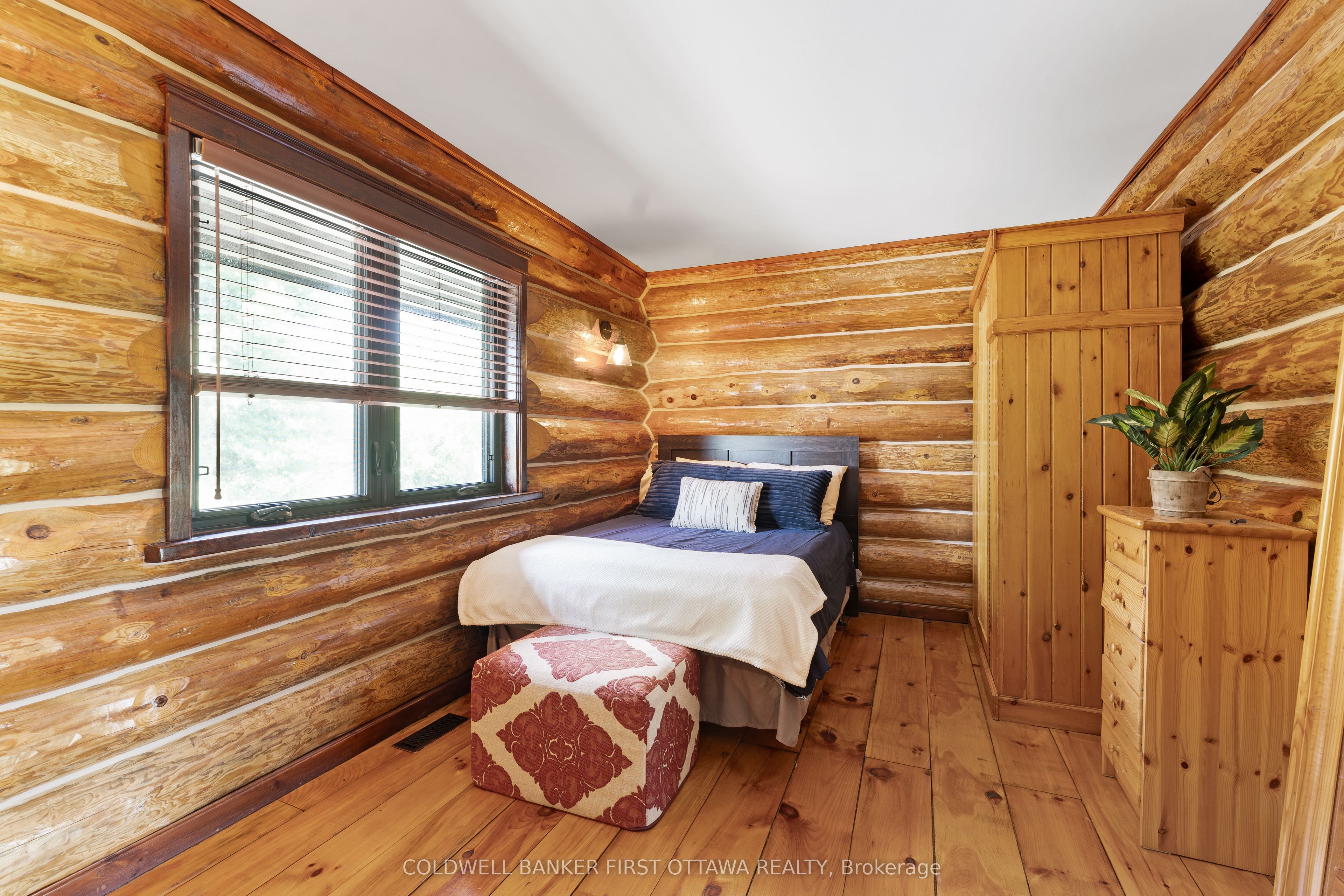19067 Highway 7 Property Photo 38