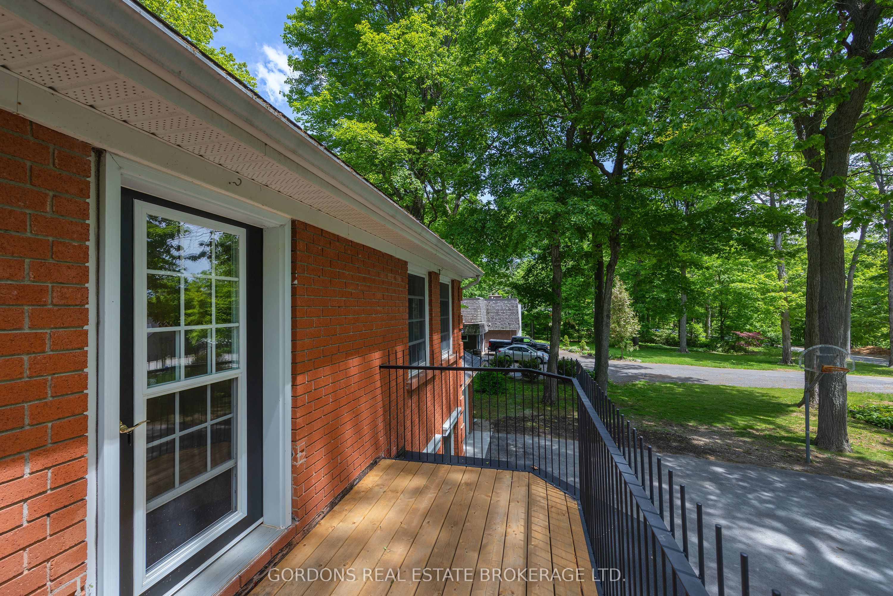 25 Riverside Drive Property Photo 9