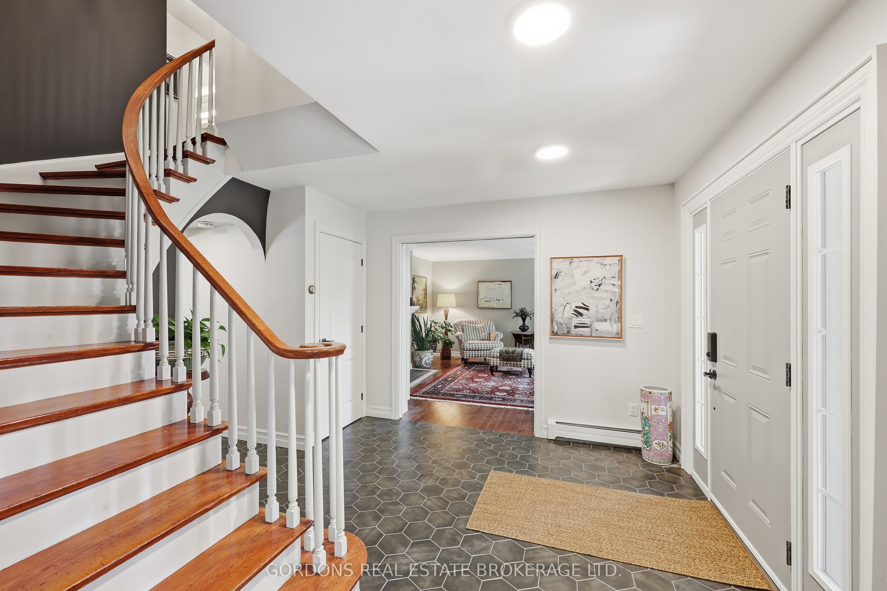 25 Riverside Drive Property Photo 11