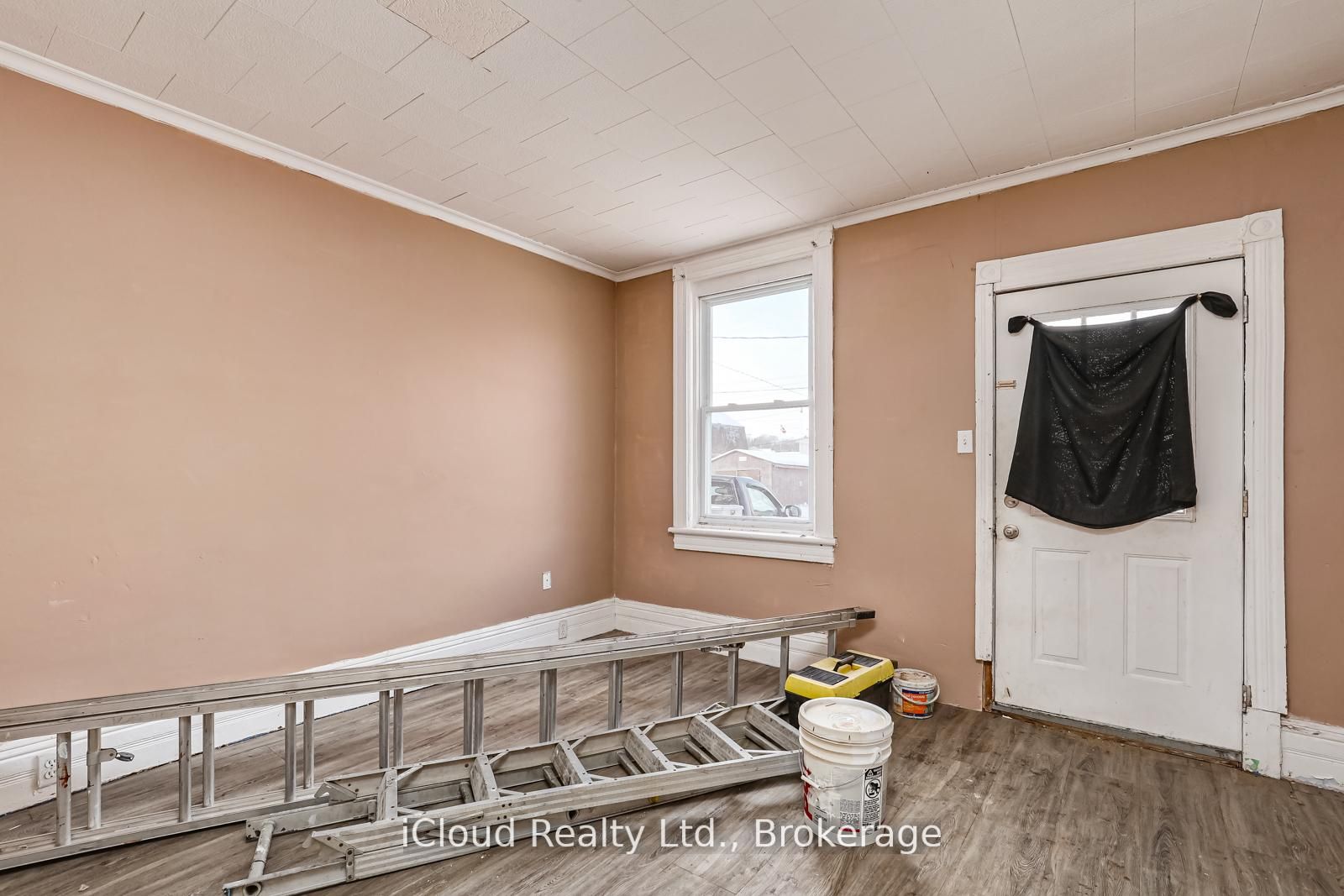1083 3rd A Avenue E Property Photo 3