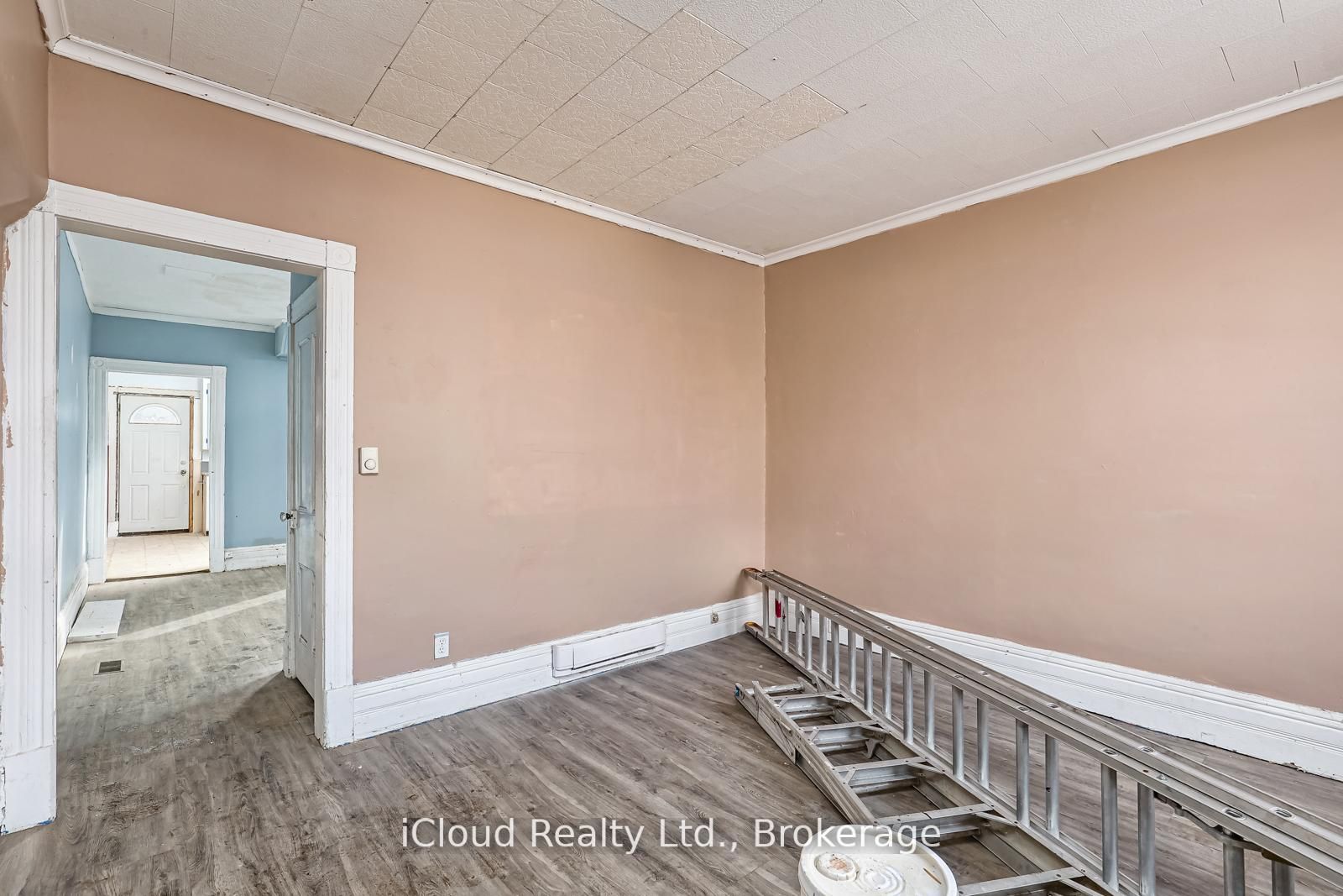 1083 3rd A Avenue E Property Photo 4