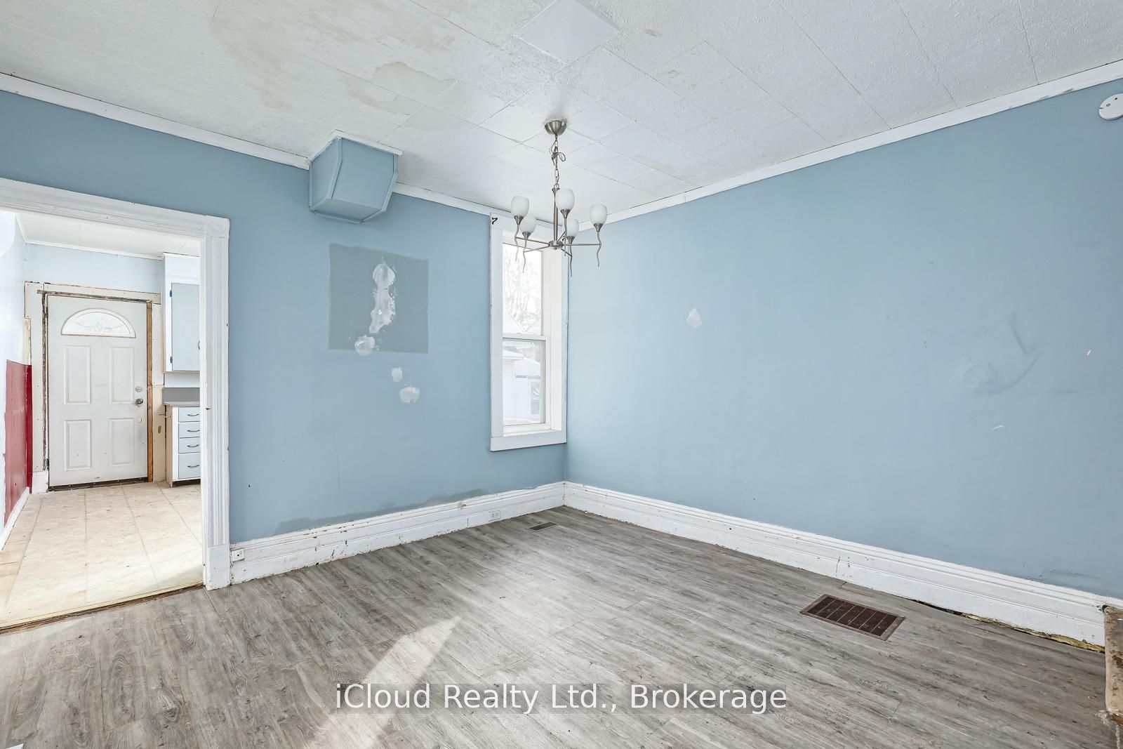 1083 3rd A Avenue E Property Photo 5