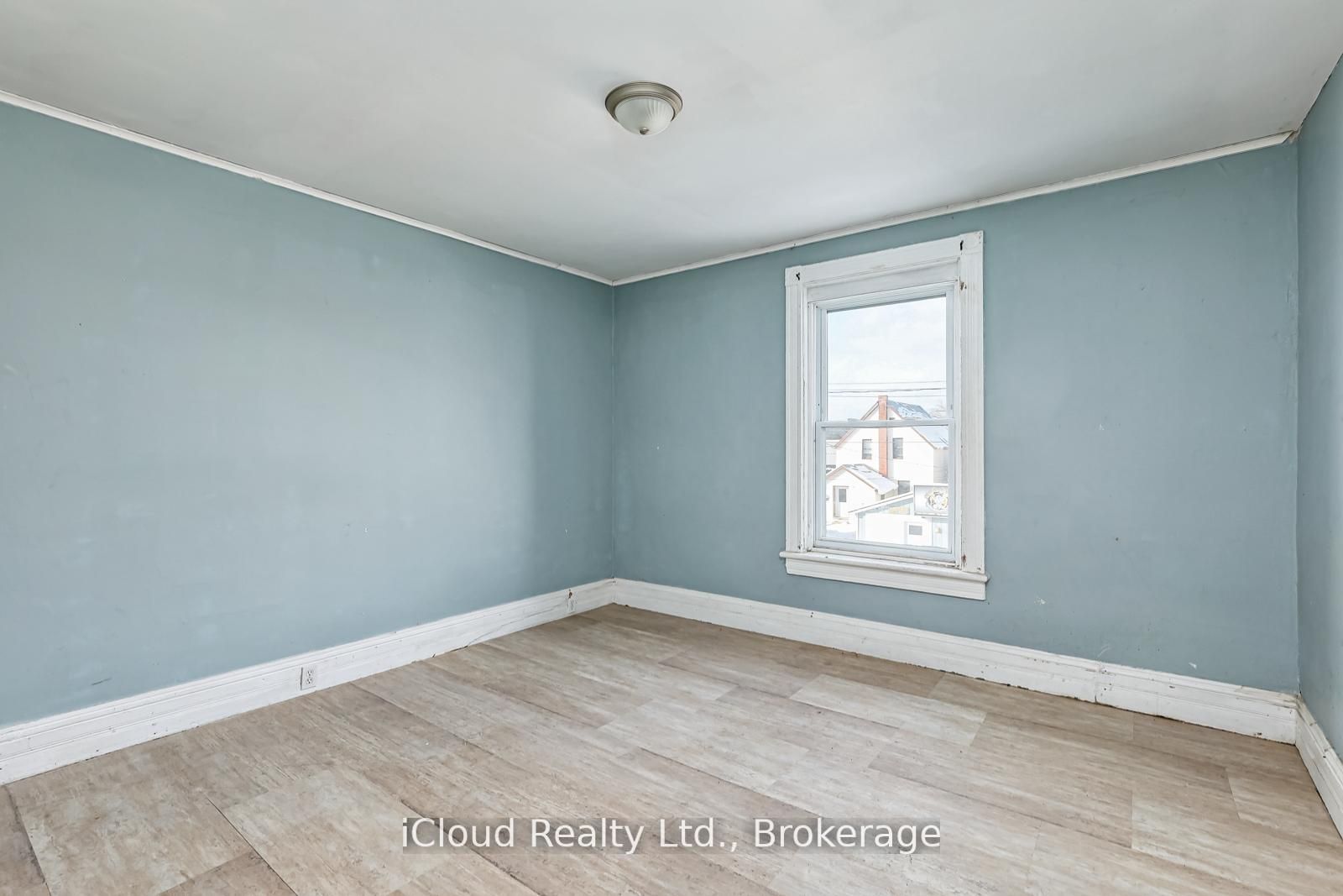 1083 3rd A Avenue E Property Photo 9