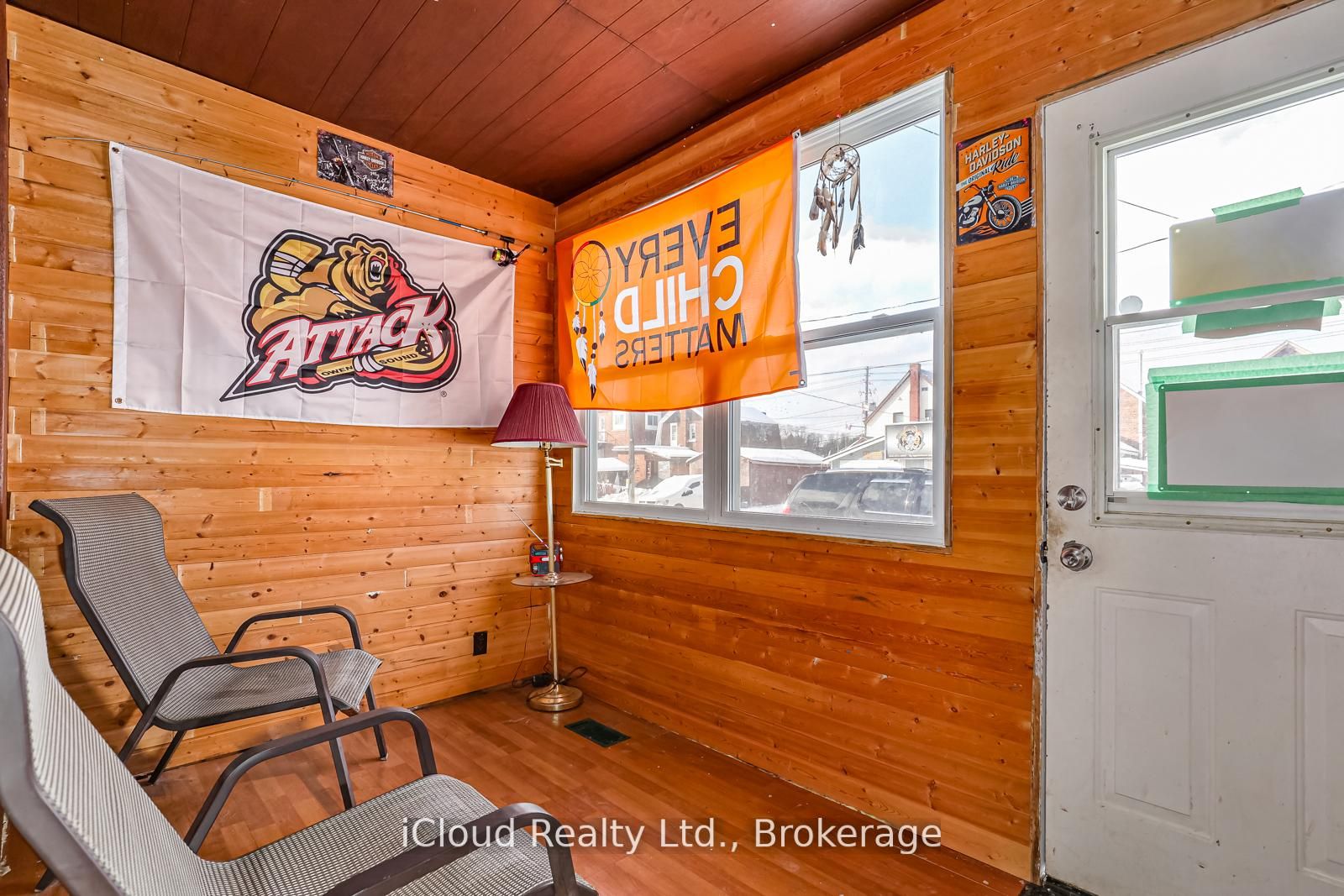 1085 3rd A Avenue E Property Photo 3