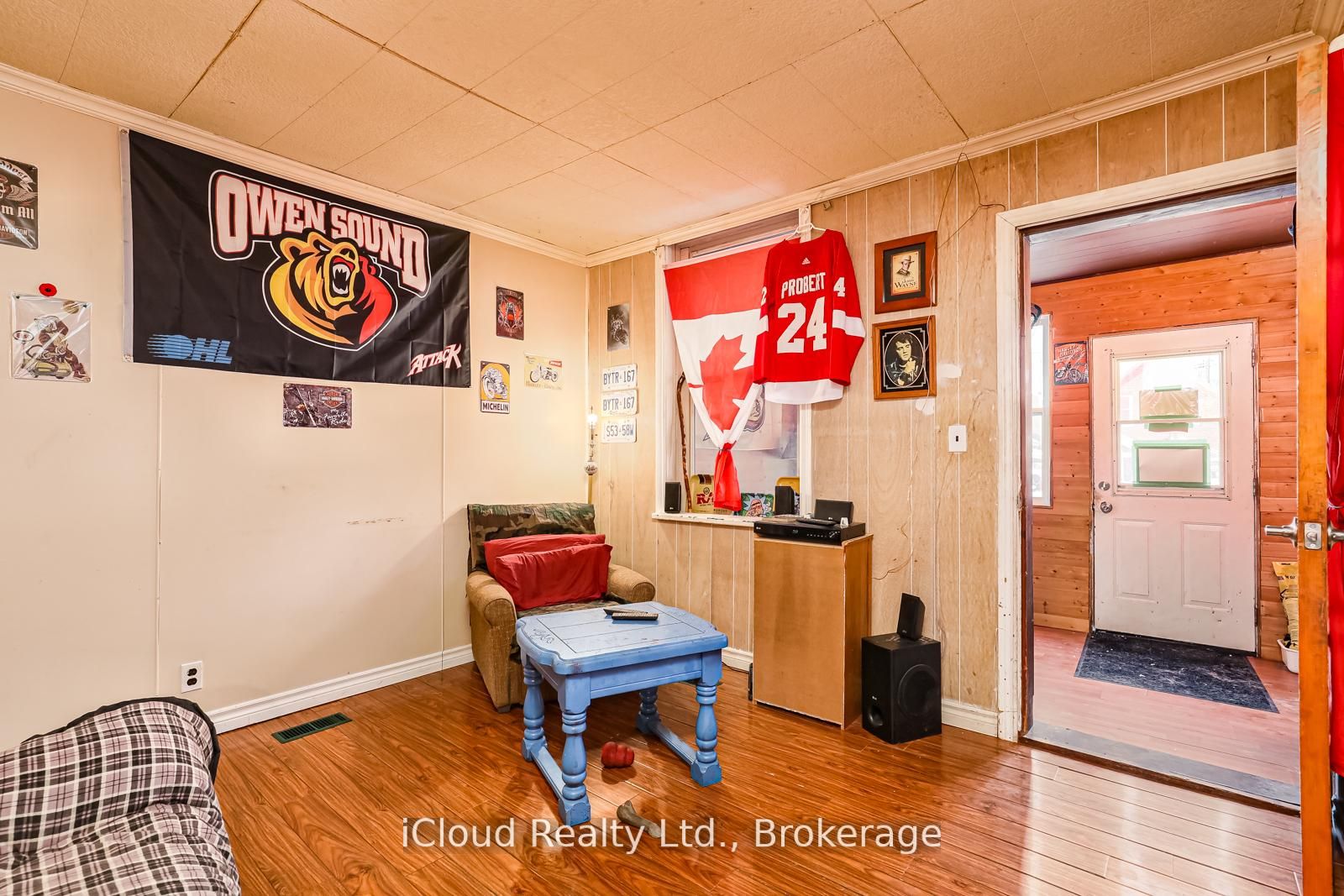 1085 3rd A Avenue E Property Photo 5