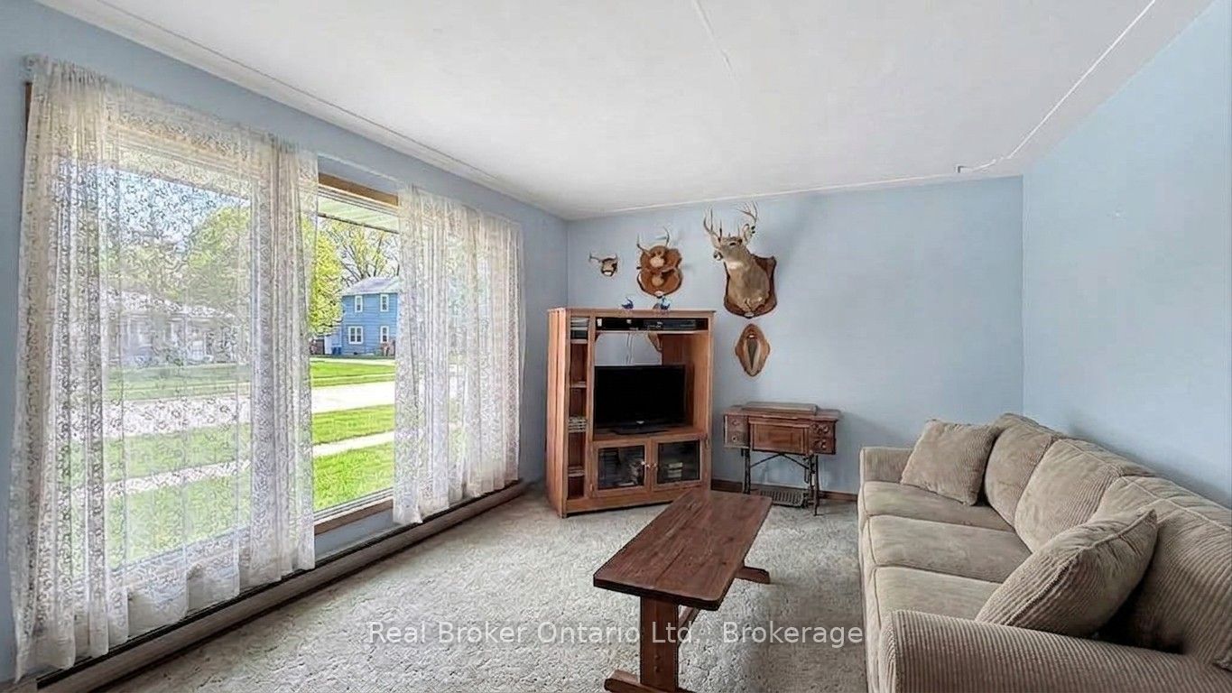 815 Albert Street E Property Photo 8