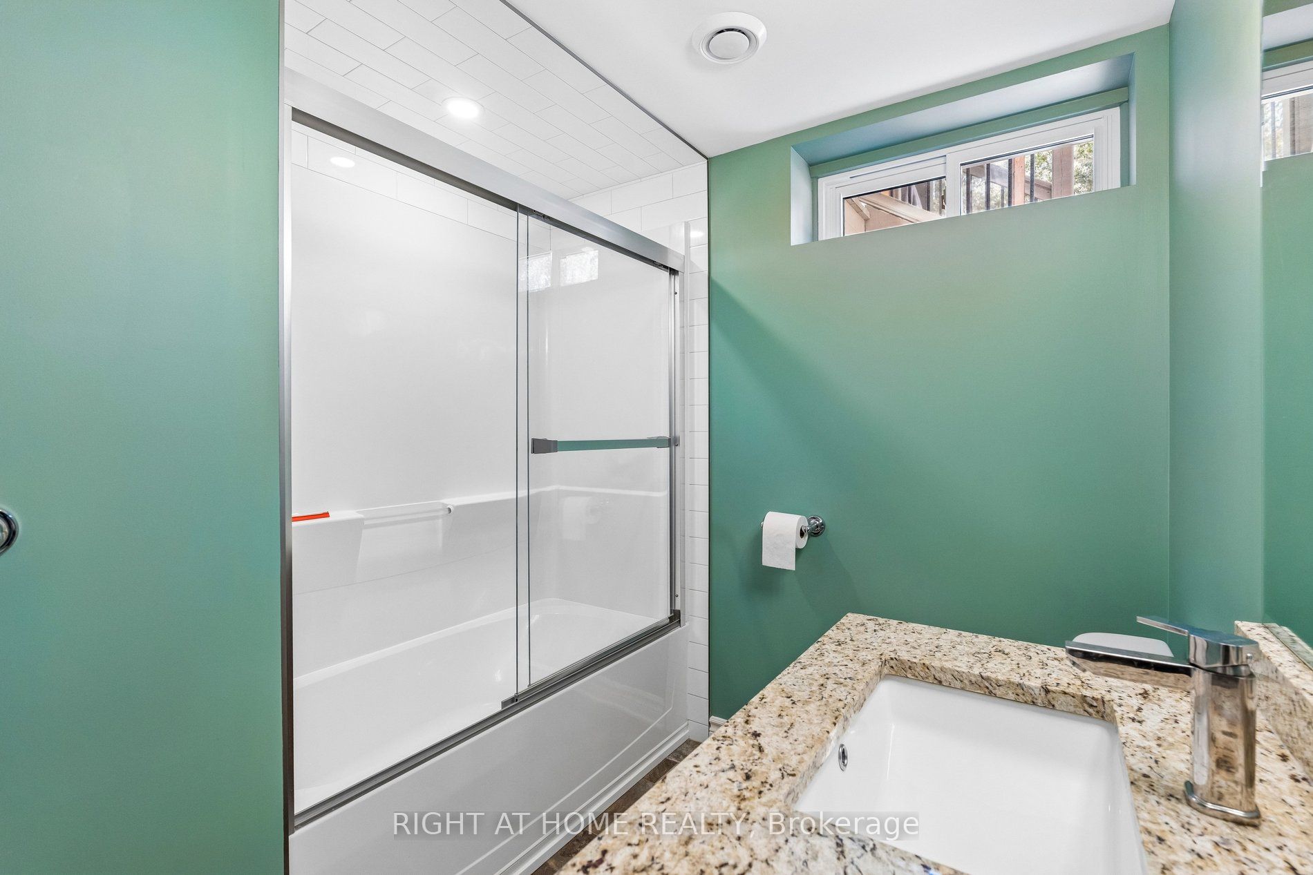 15 King Street Property Photo 37