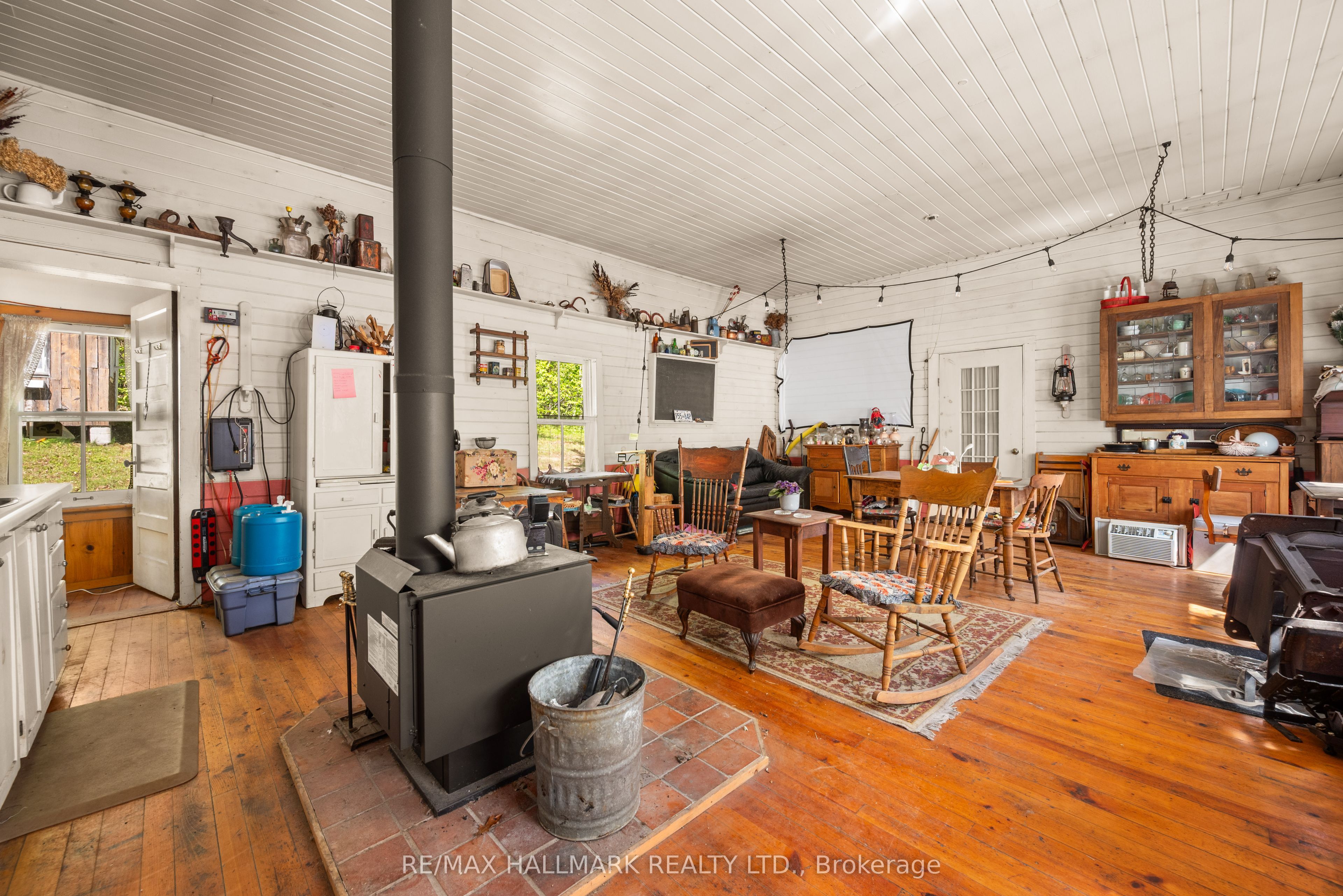 1005 Learners Lane Property Photo 7