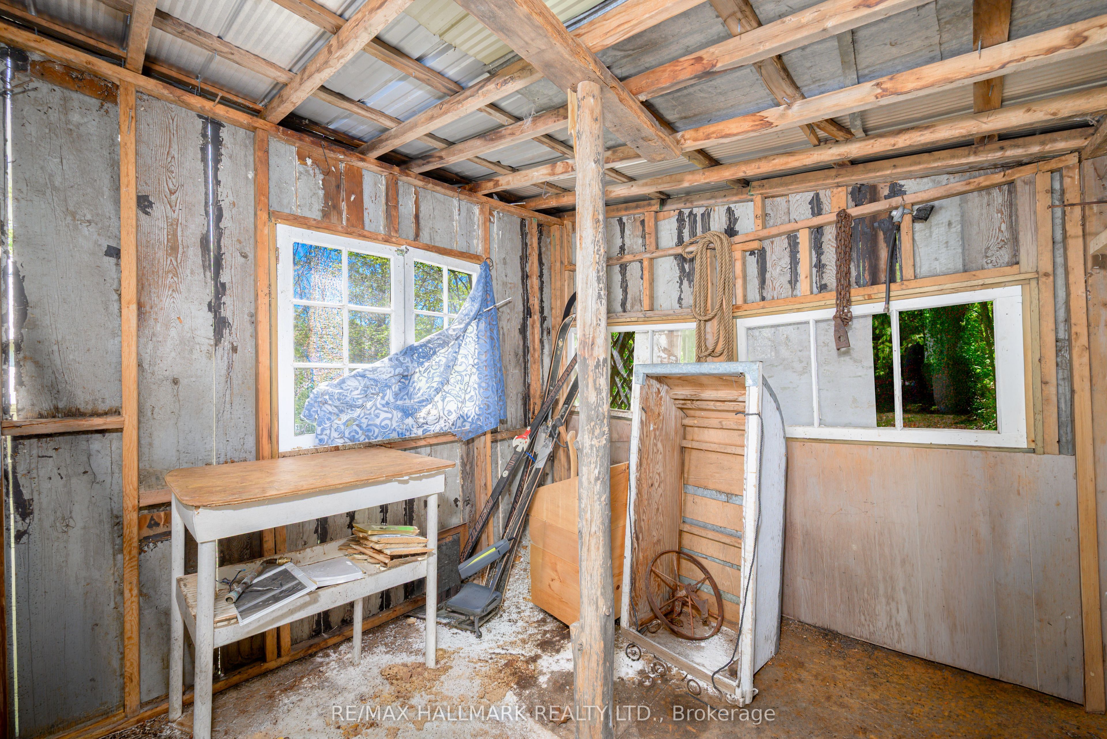 1005 Learners Lane Property Photo 35
