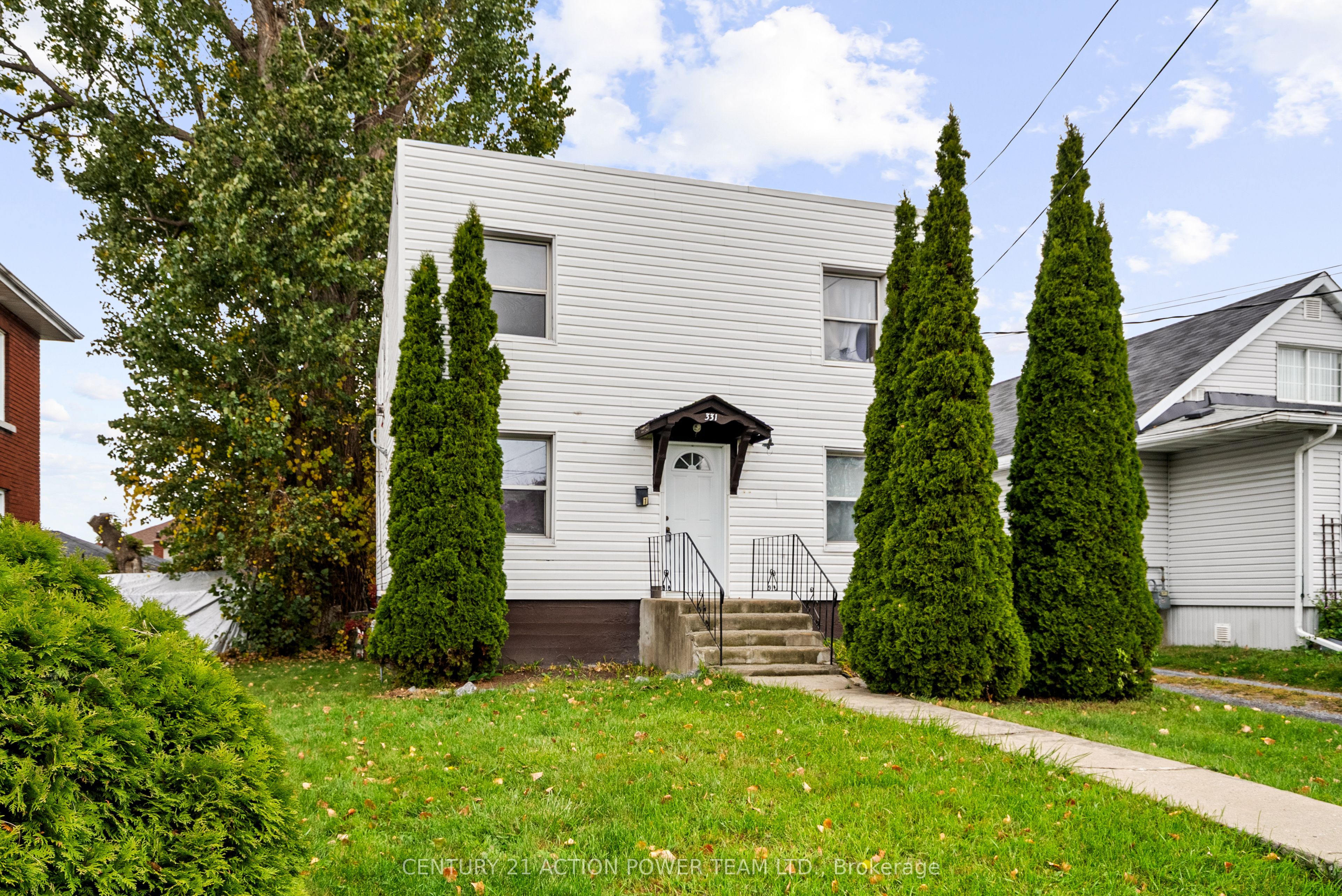 331 7th Street E Property Photo 1