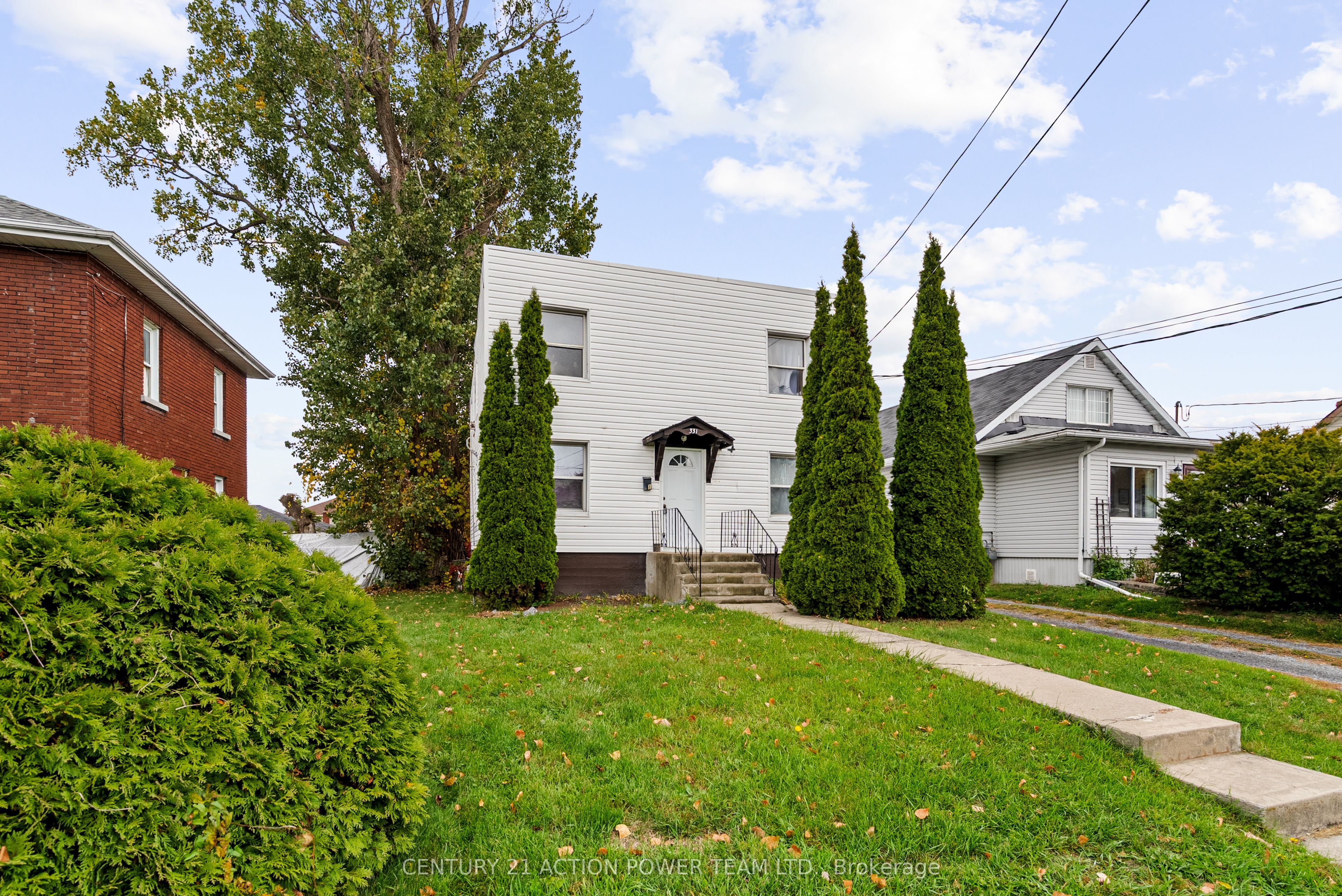 331 7th Street E Property Photo 2
