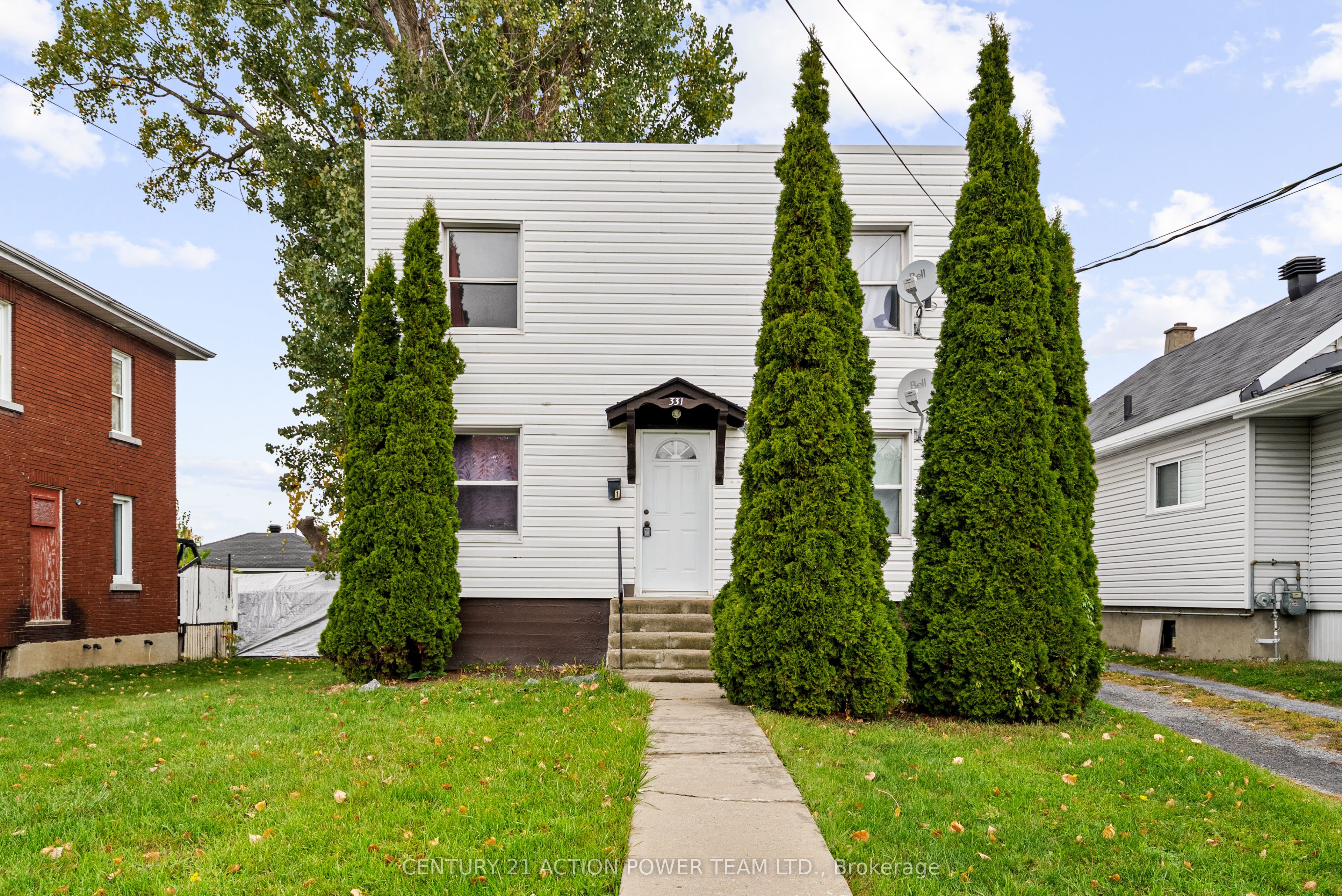 331 7th Street E Property Photo 3