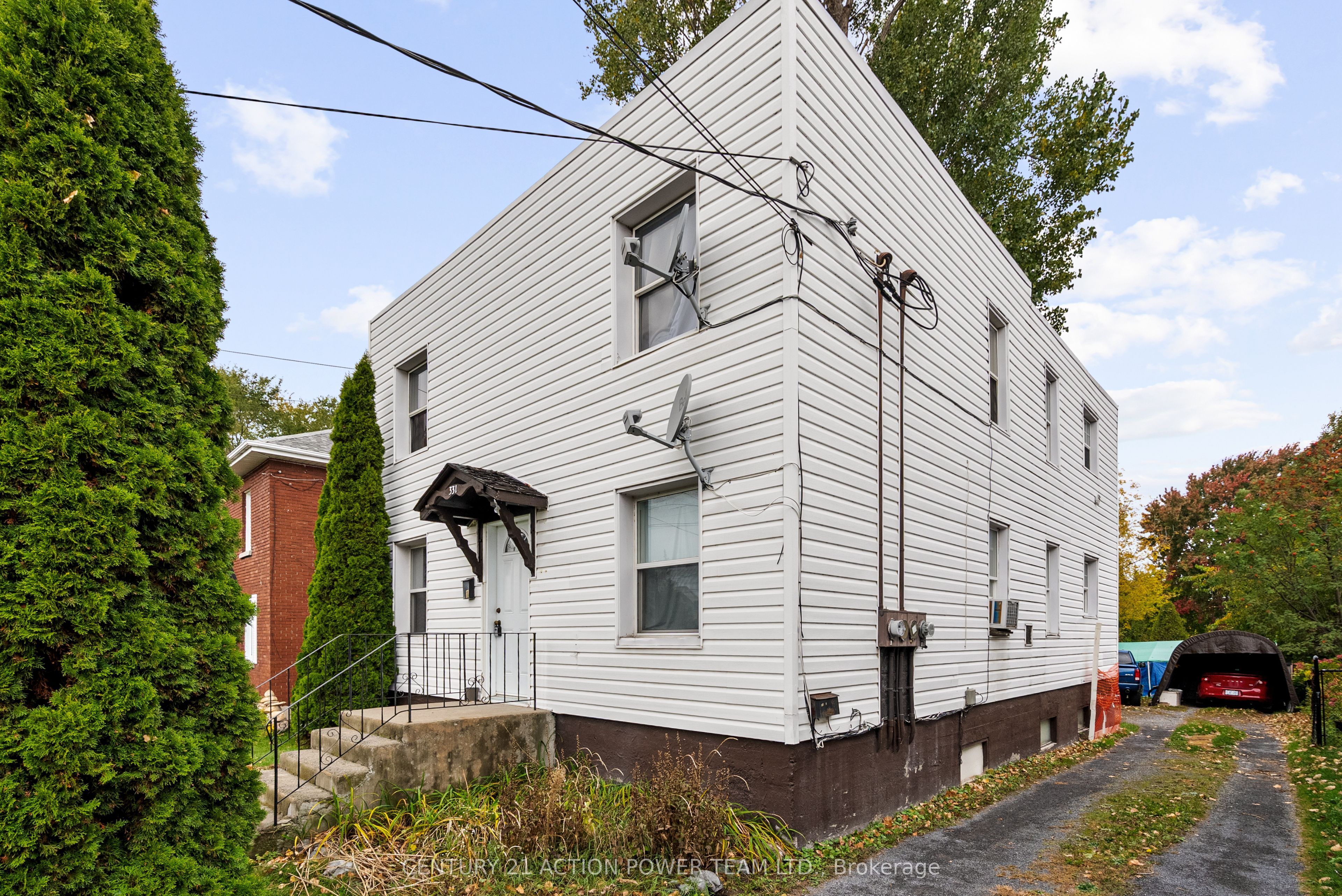 331 7th Street E Property Photo 4
