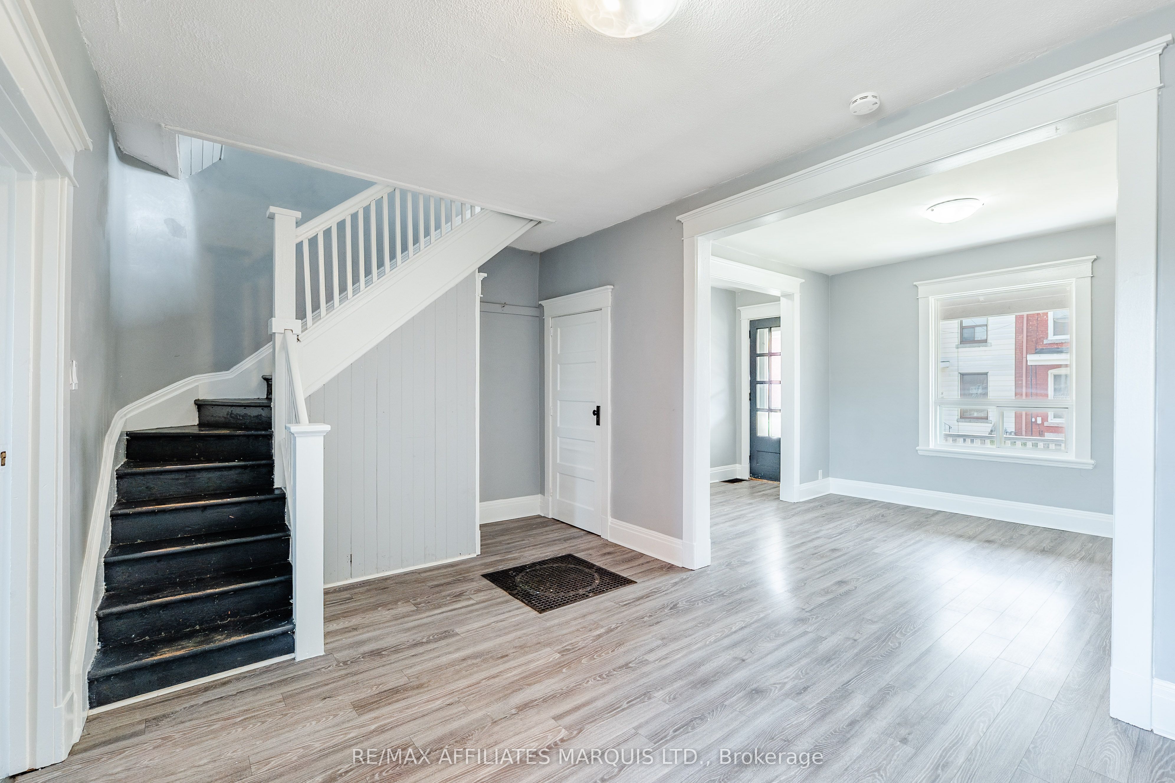 129 First Street W Property Photo 9