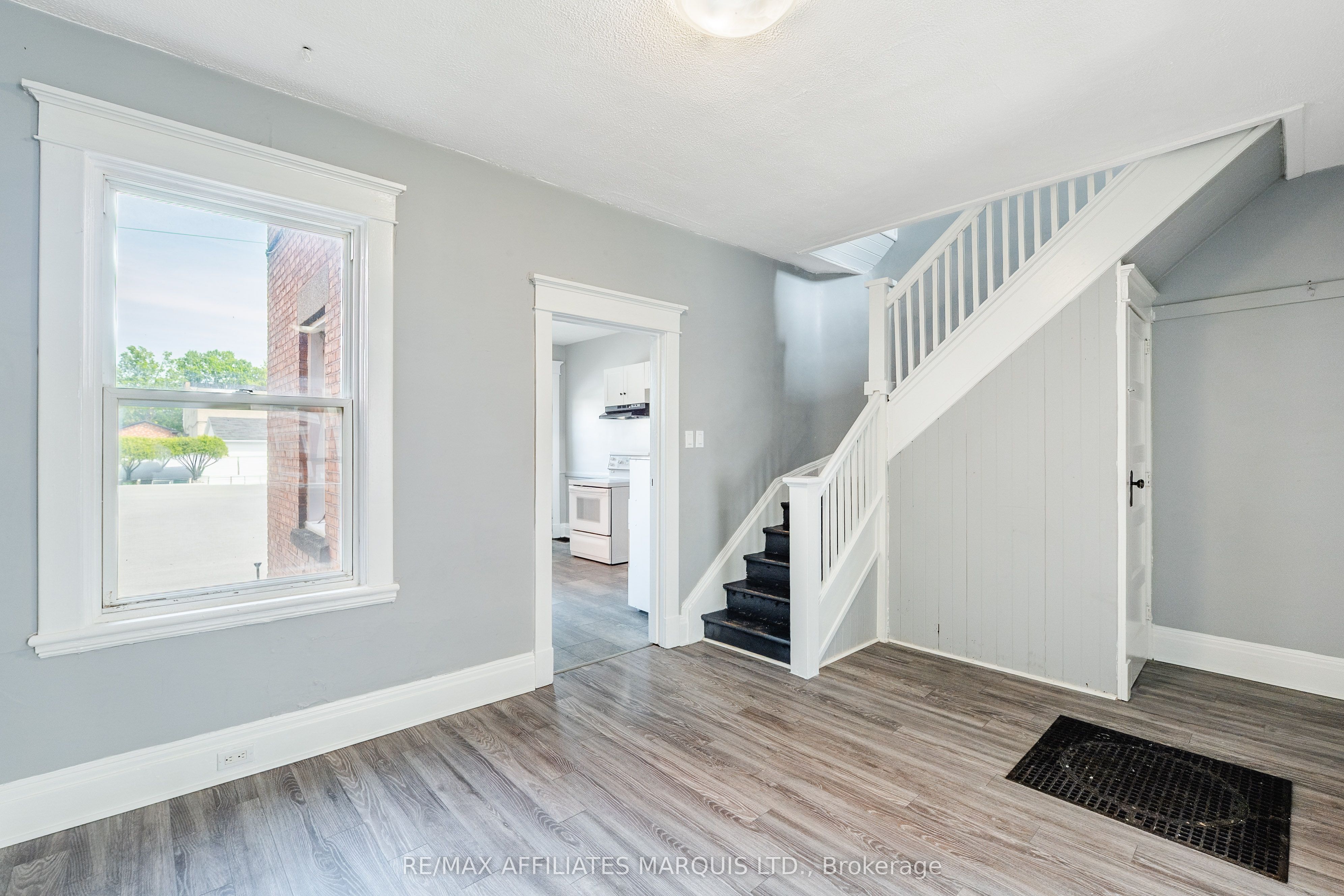 129 First Street W Property Photo 11