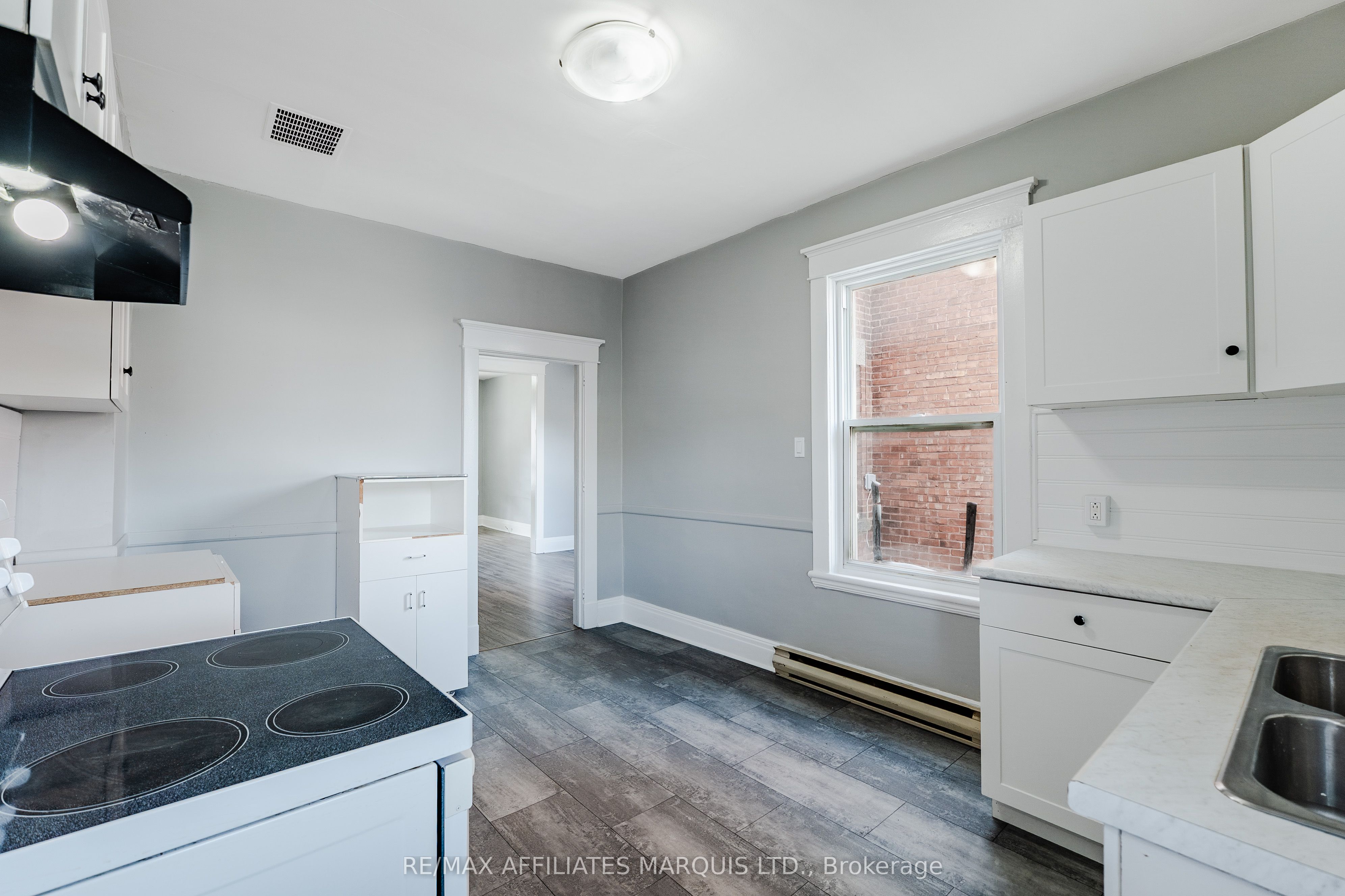 129 First Street W Property Photo 15