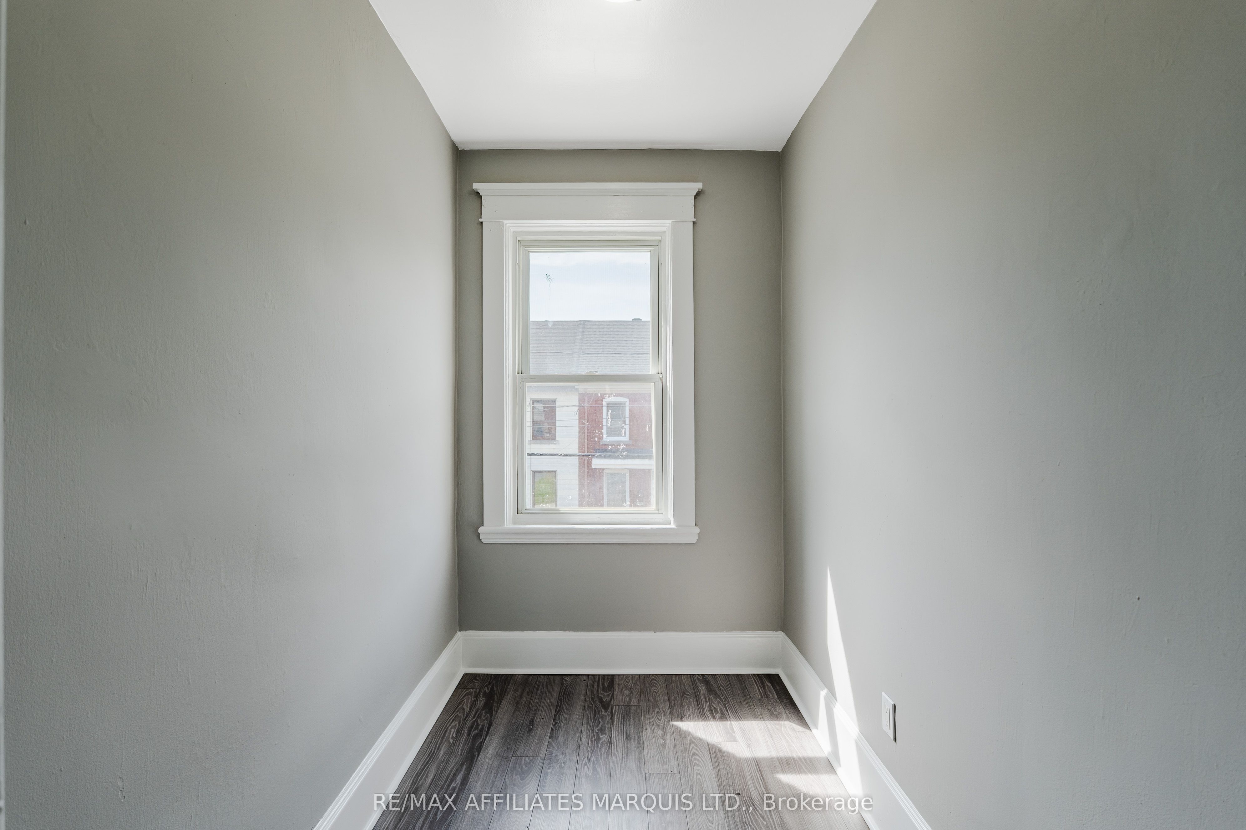 129 First Street W Property Photo 17