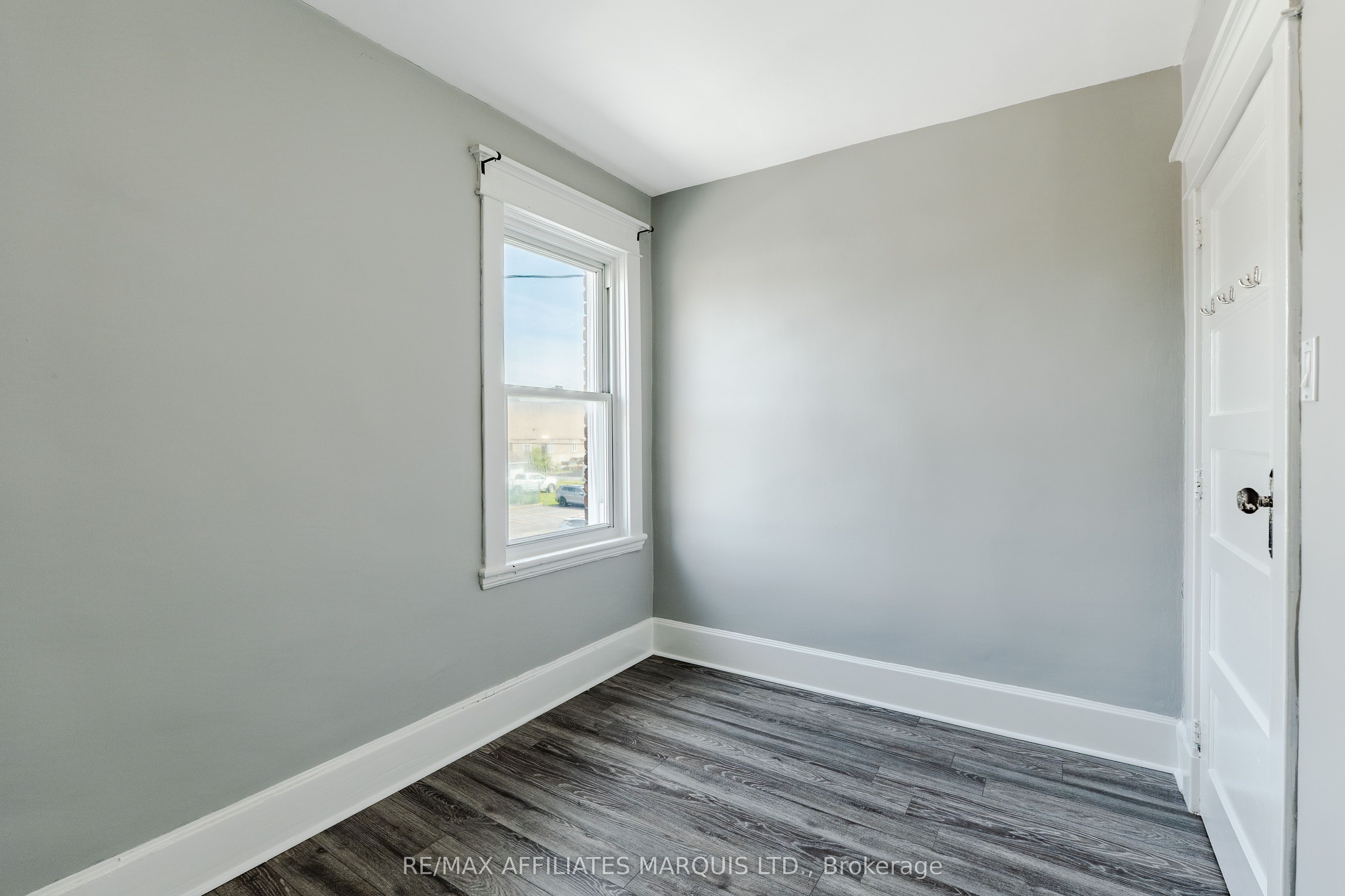 129 First Street W Property Photo 21