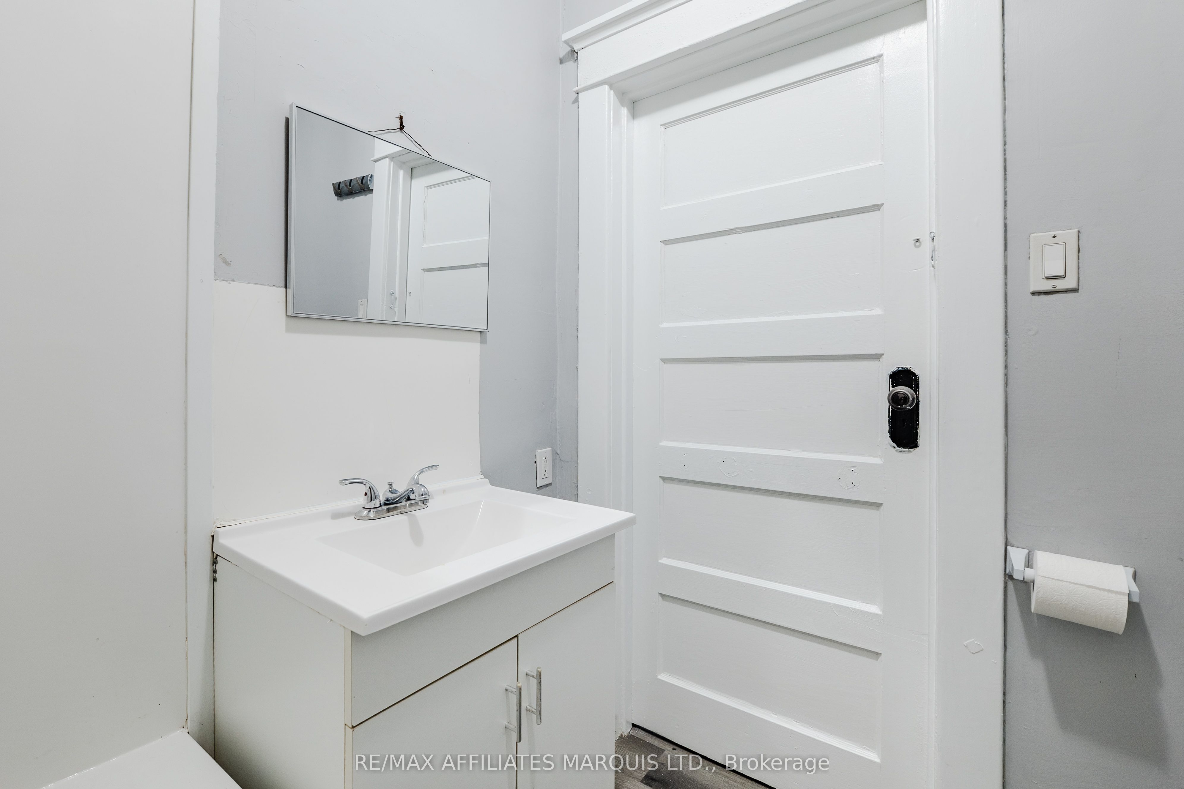 129 First Street W Property Photo 22