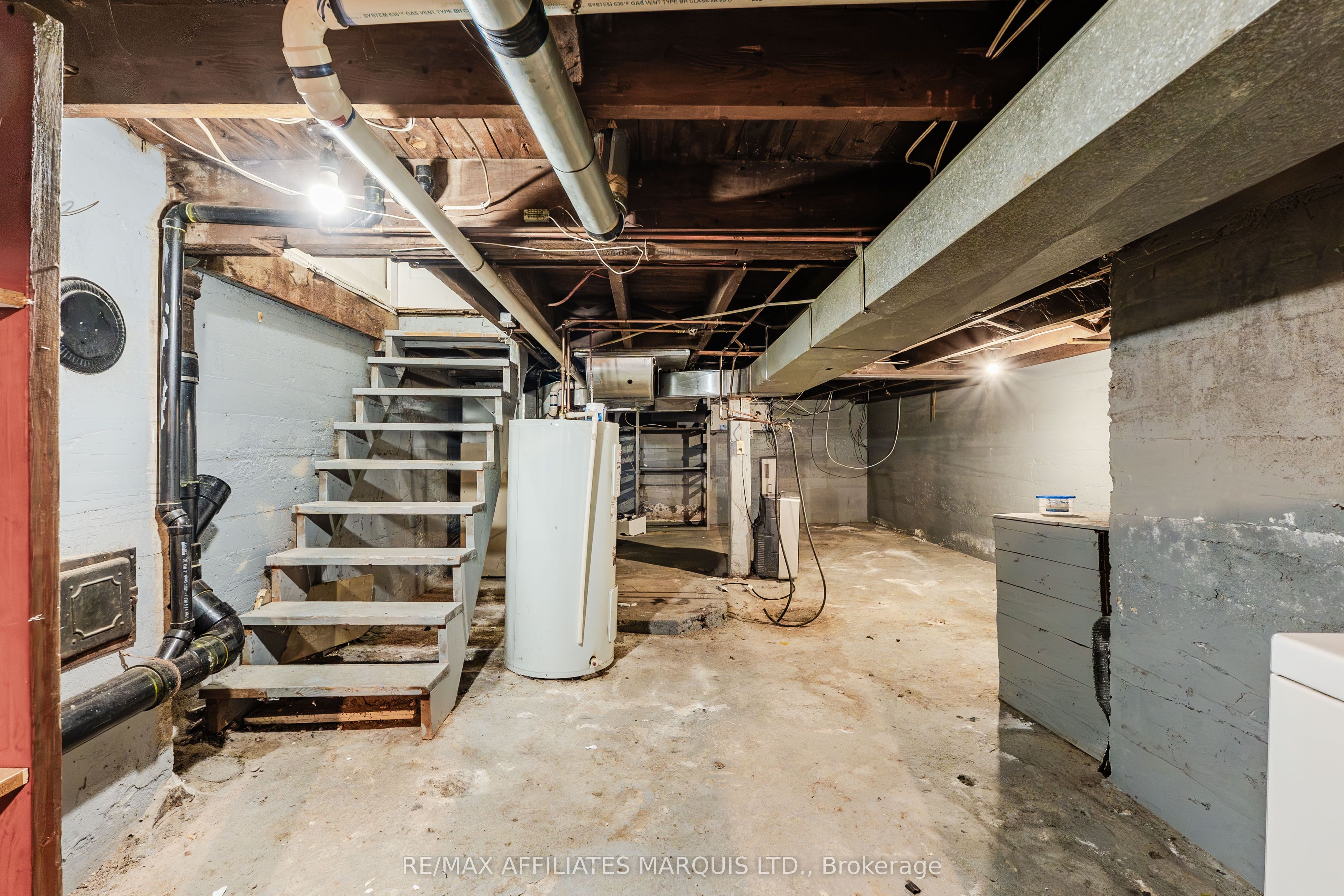 129 First Street W Property Photo 26