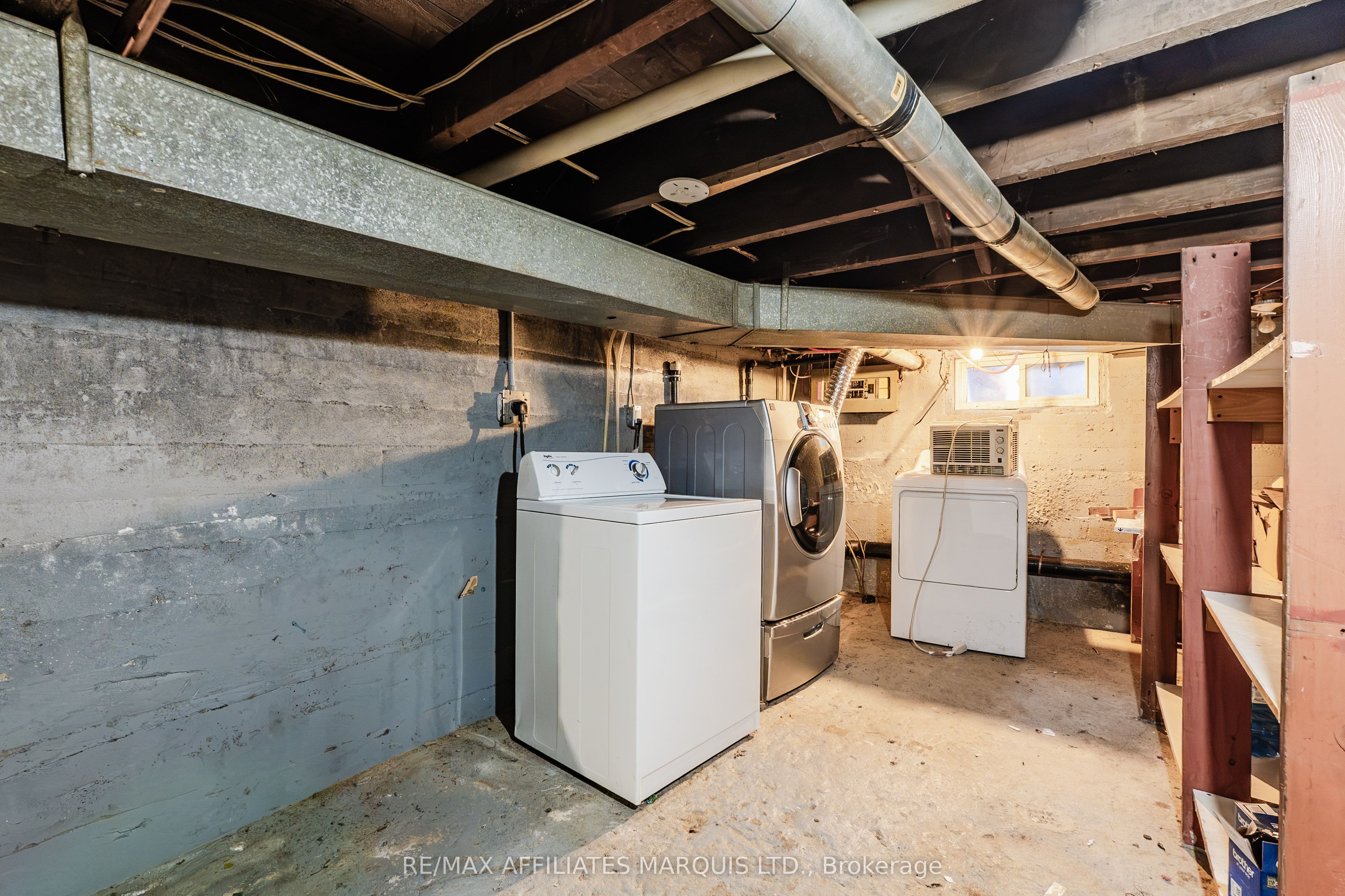 129 First Street W Property Photo 29