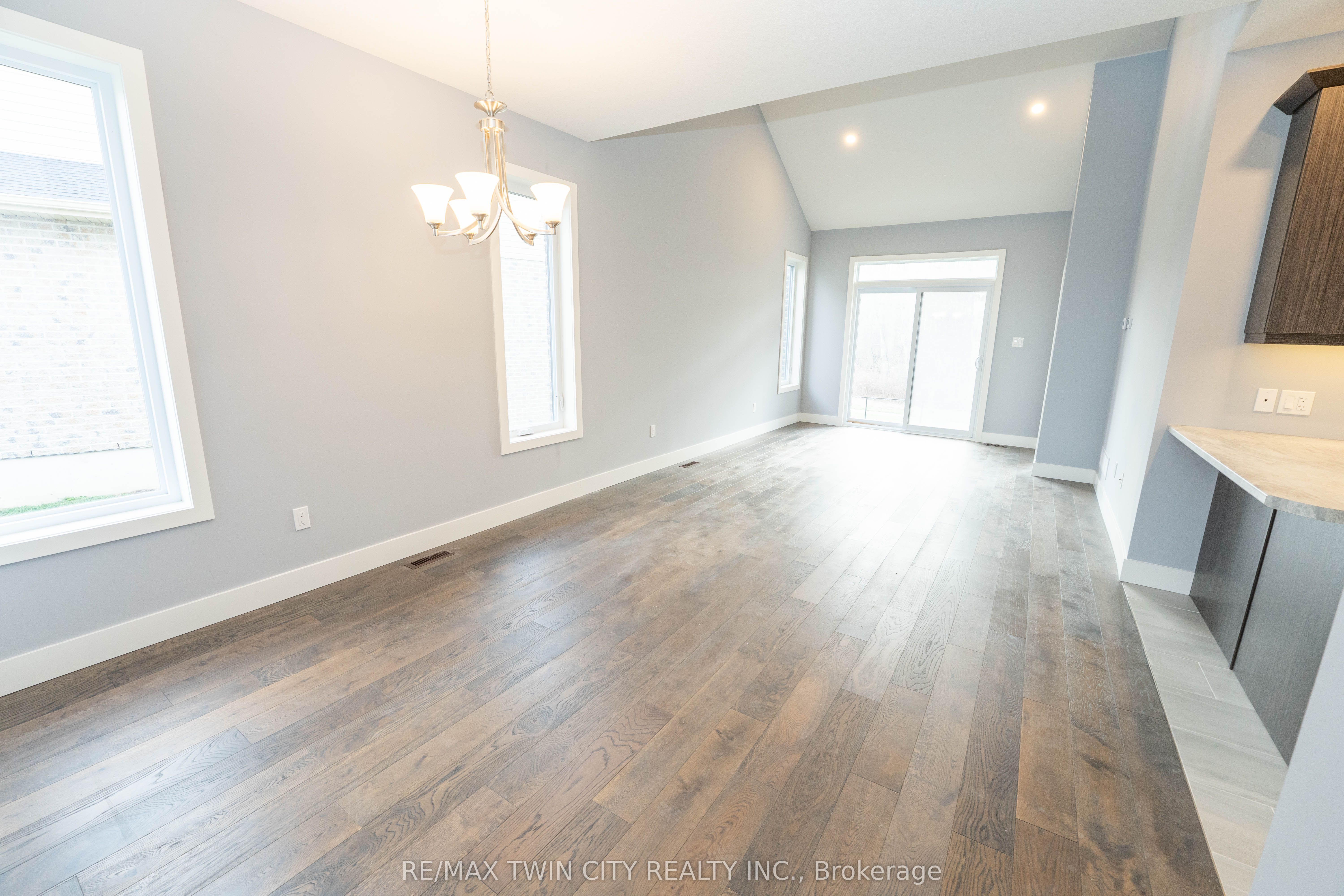 2084 Evans Boulevard Property Photo 2