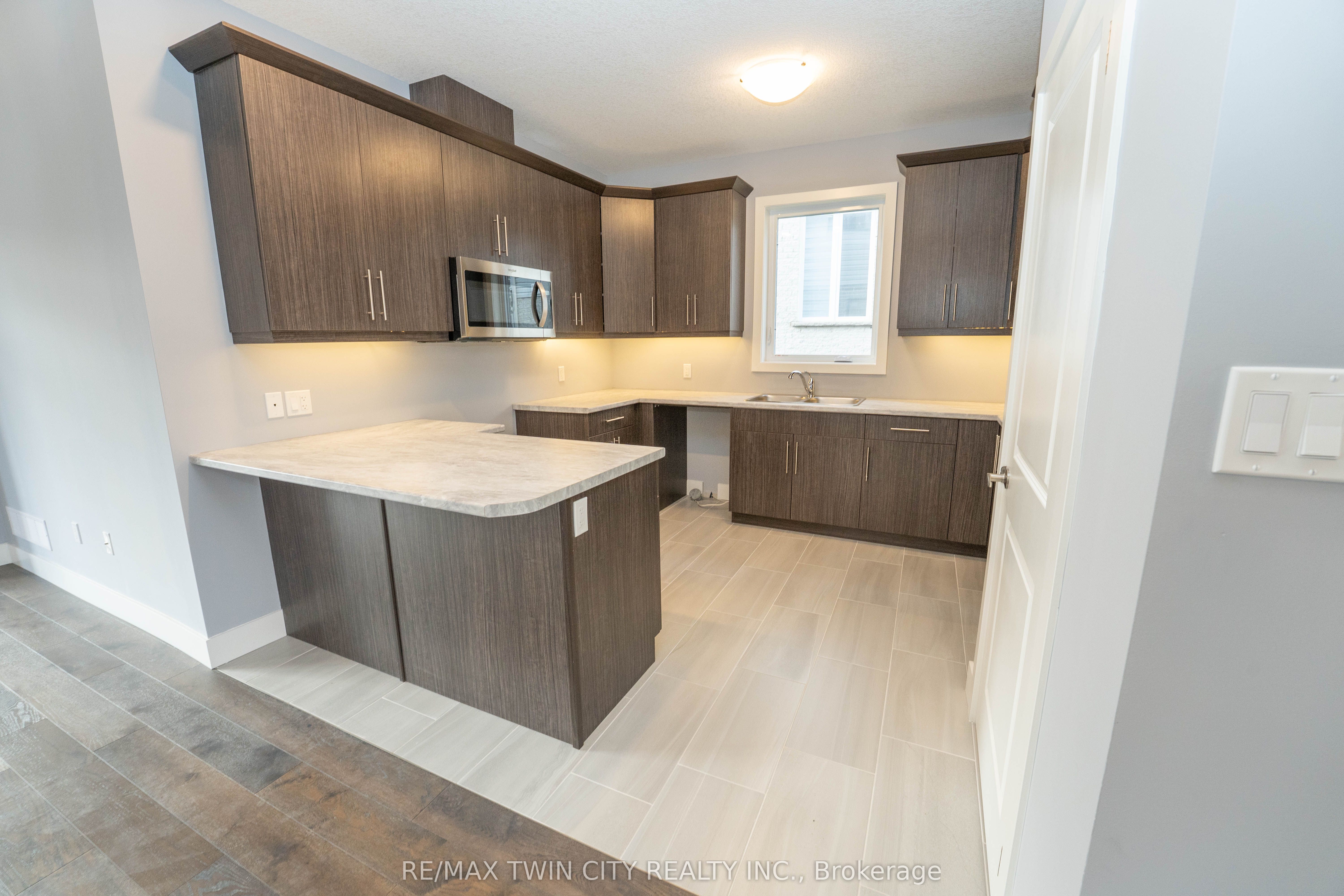 2084 Evans Boulevard Property Photo 4