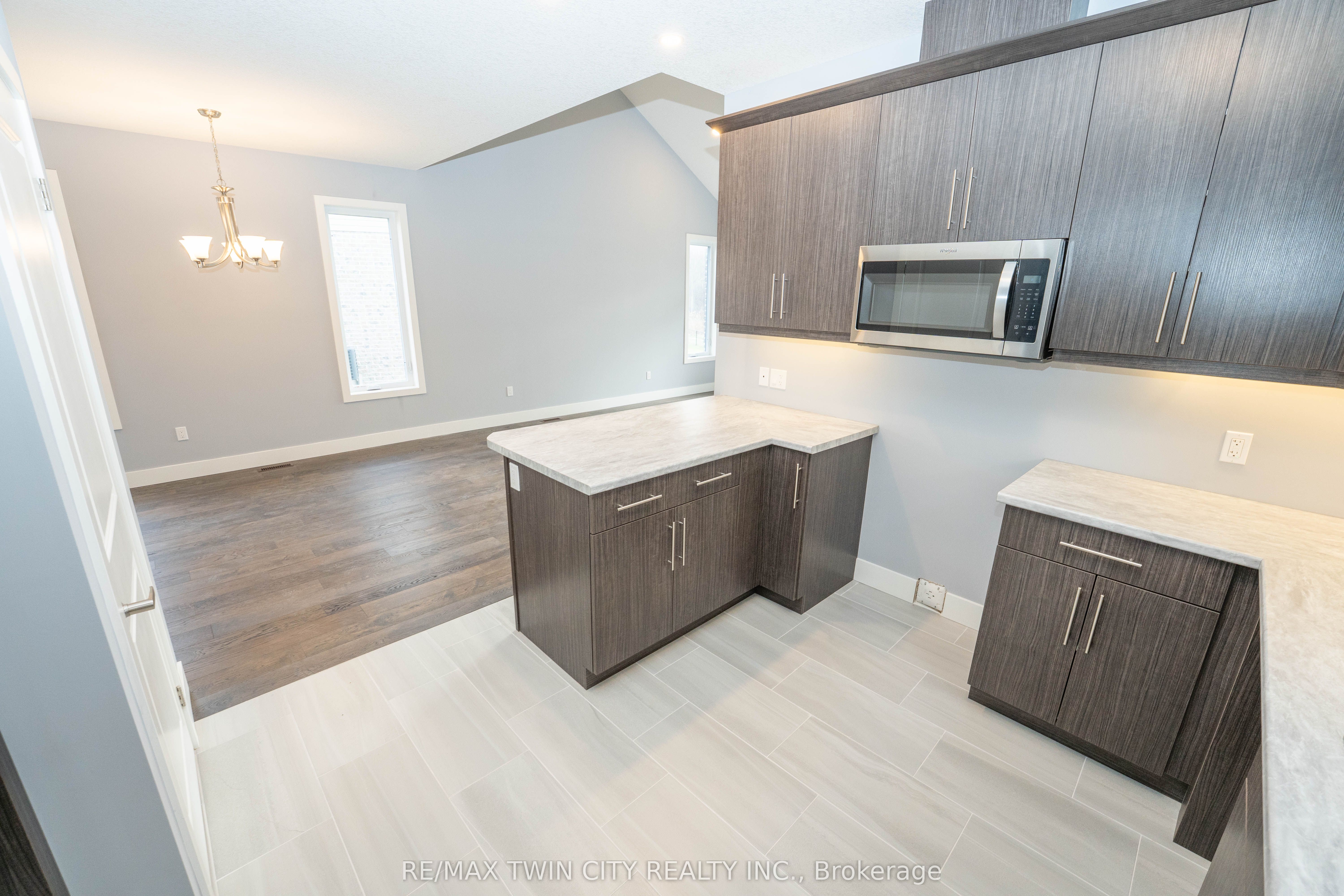 2084 Evans Boulevard Property Photo 6