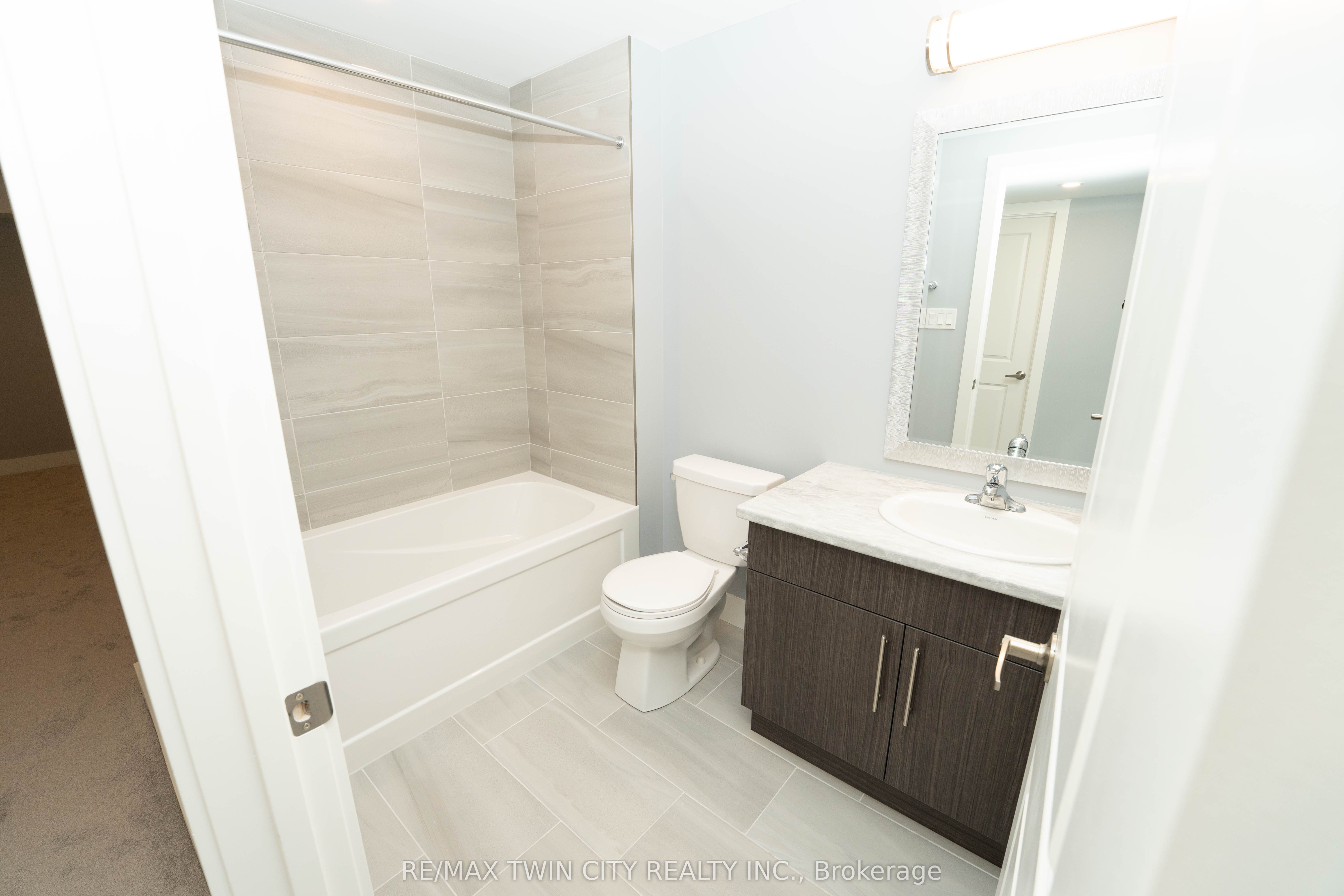 2084 Evans Boulevard Property Photo 7