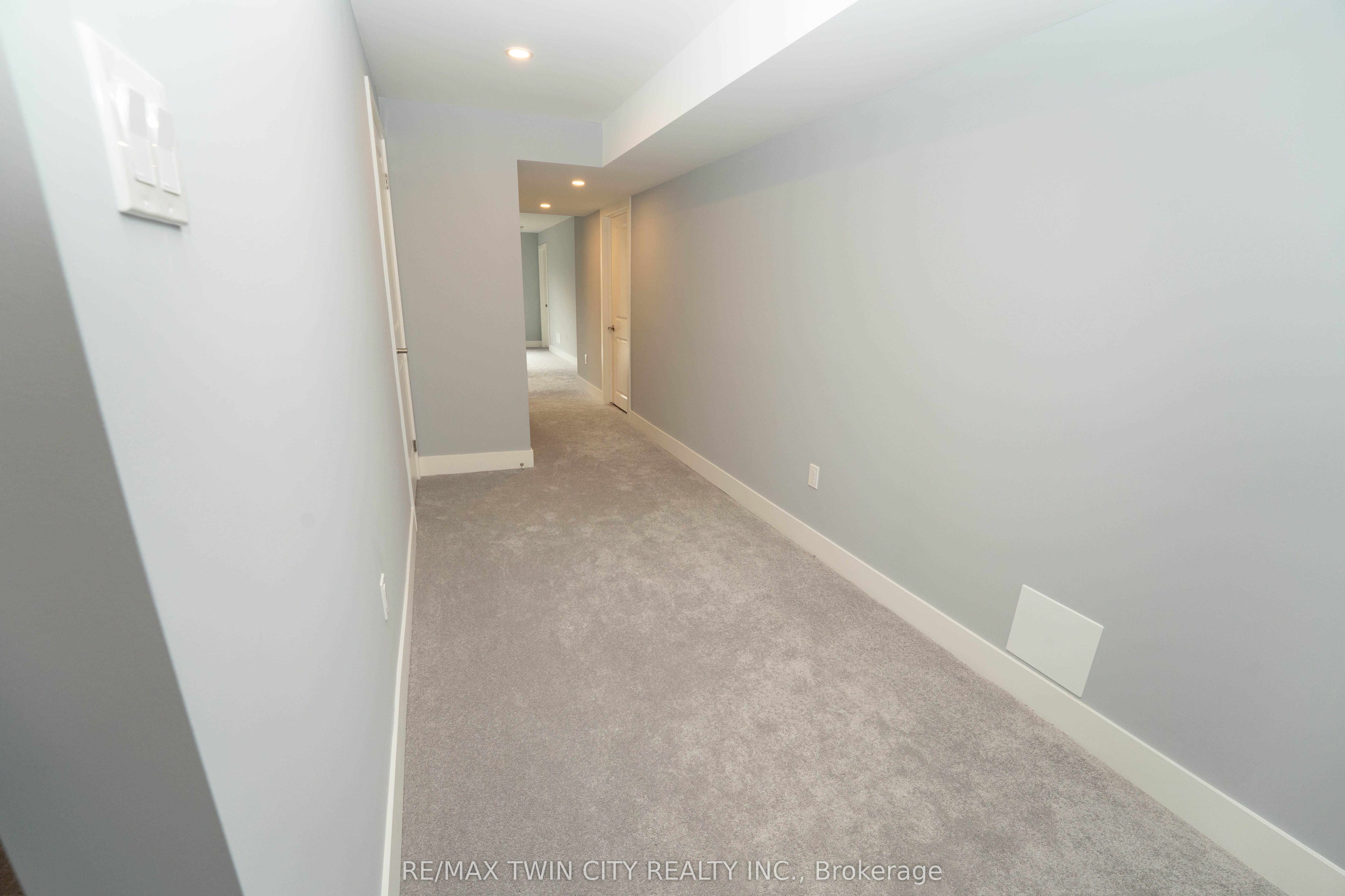 2084 Evans Boulevard Property Photo 8