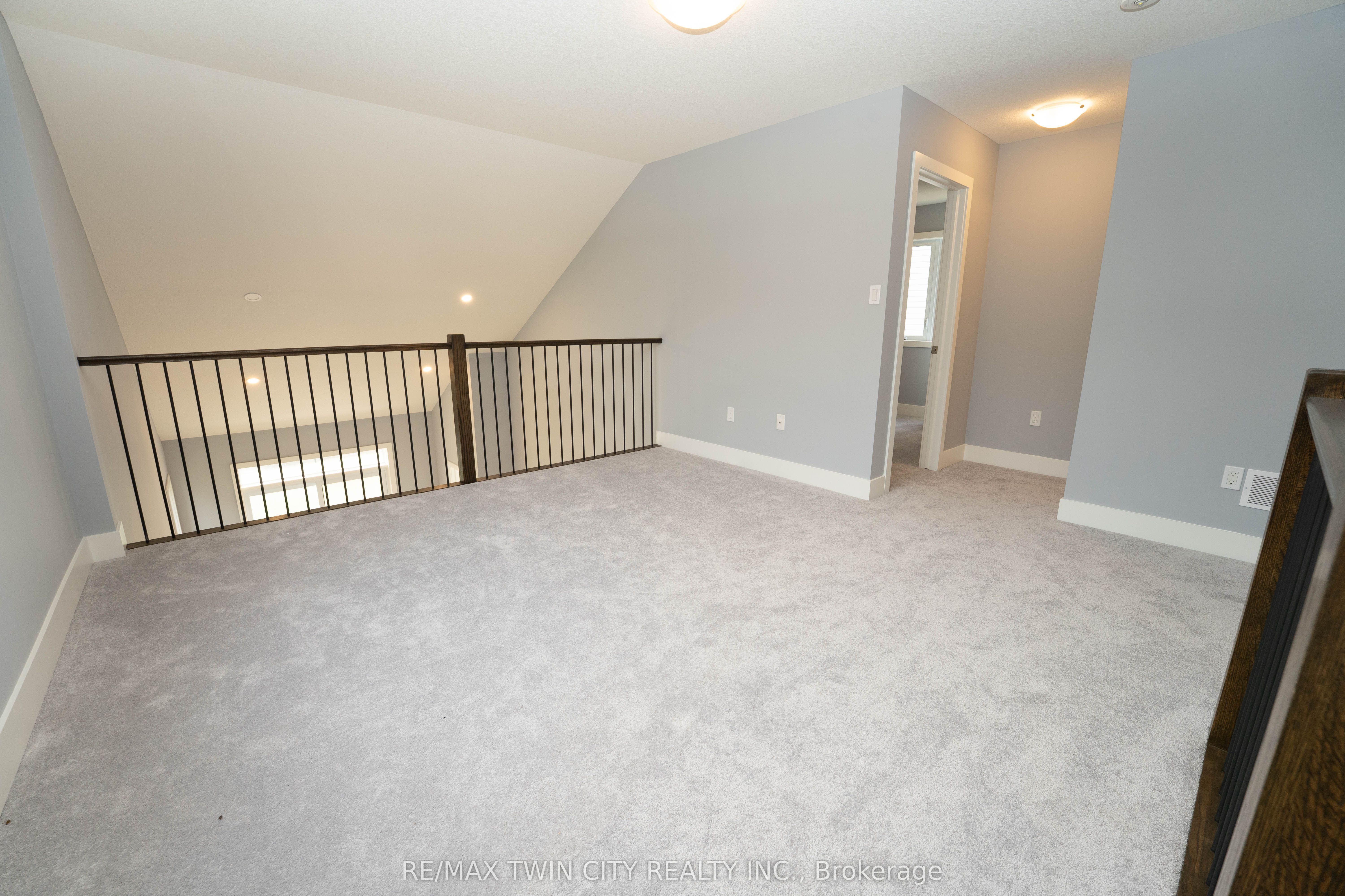 2084 Evans Boulevard Property Photo 9