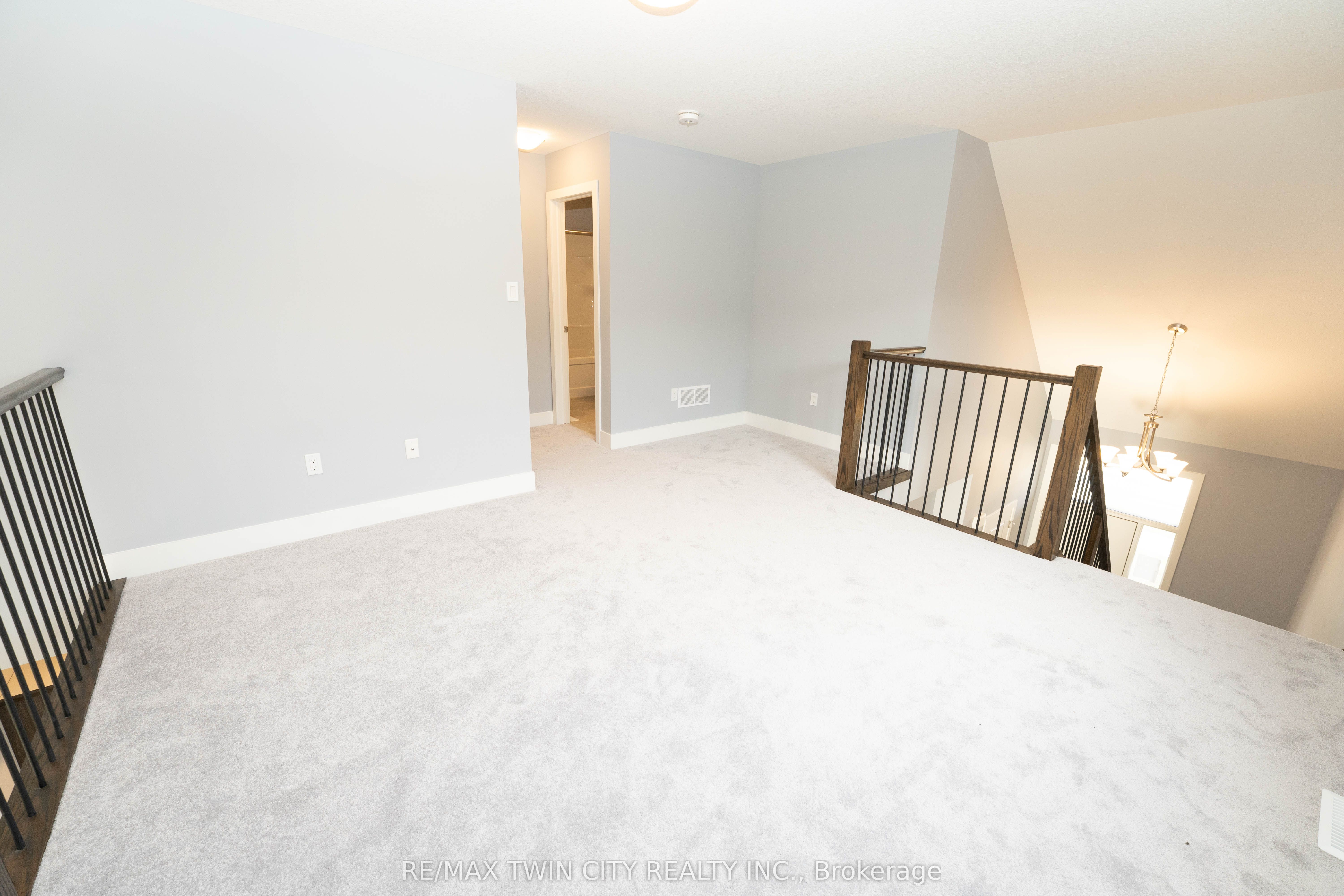 2084 Evans Boulevard Property Photo 10