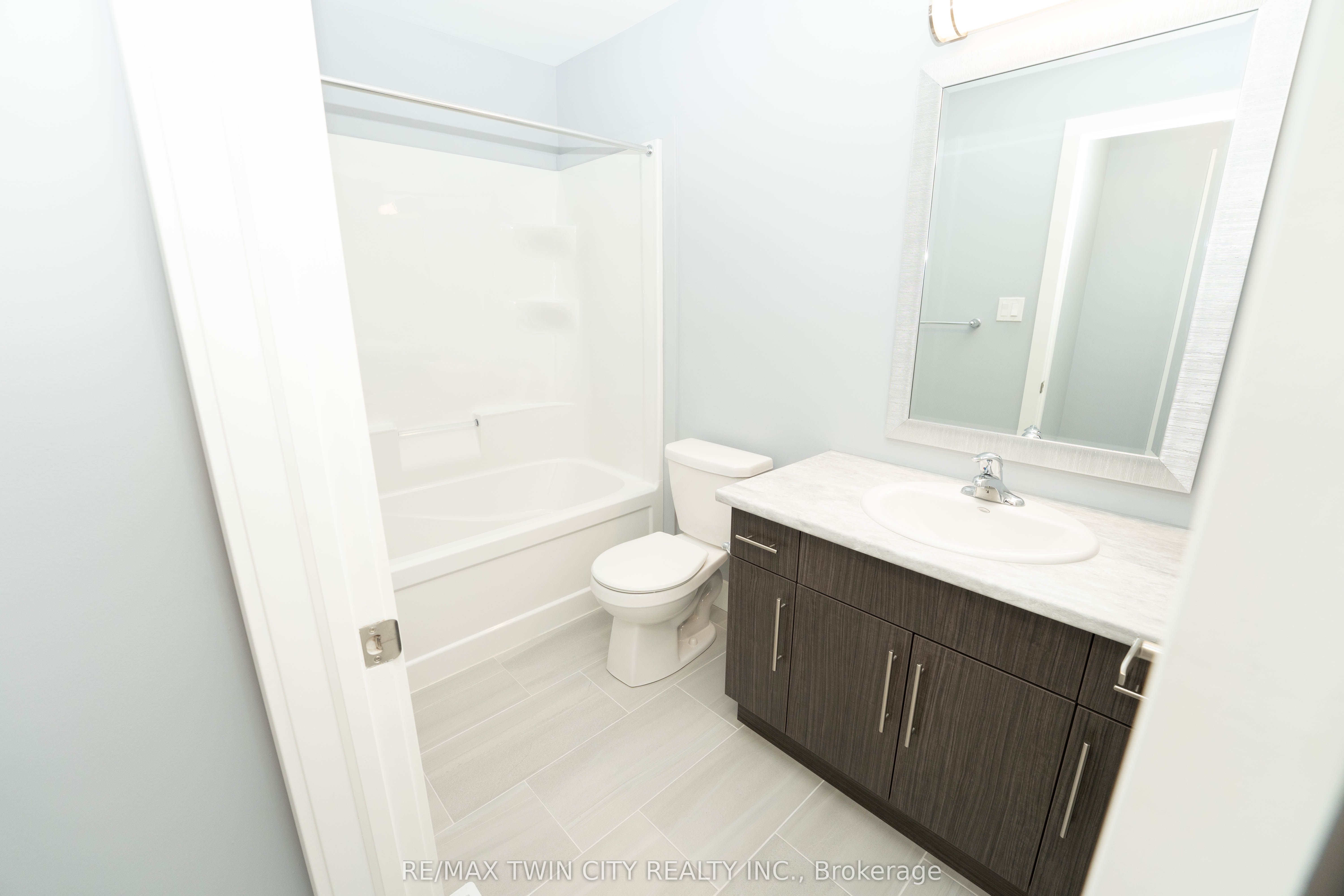 2084 Evans Boulevard Property Photo 11