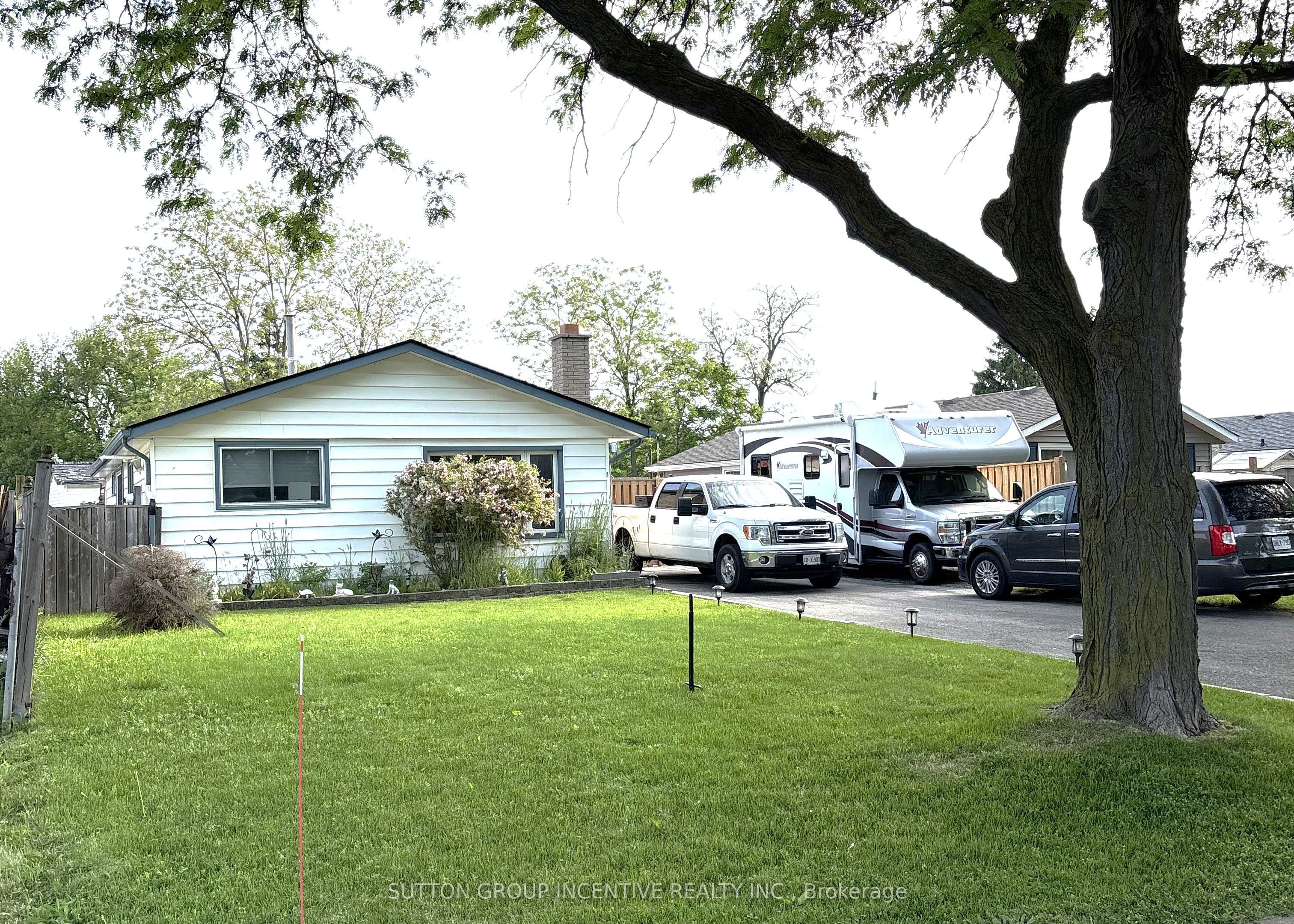 5 Lanark Crescent Property Photo 1