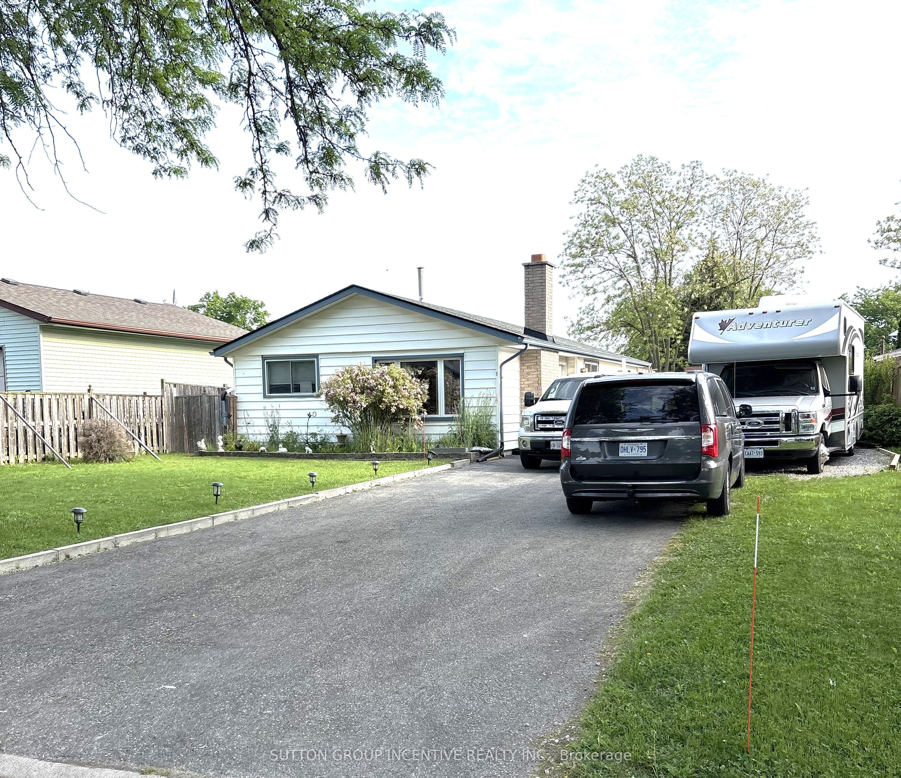 5 Lanark Crescent Property Photo 2