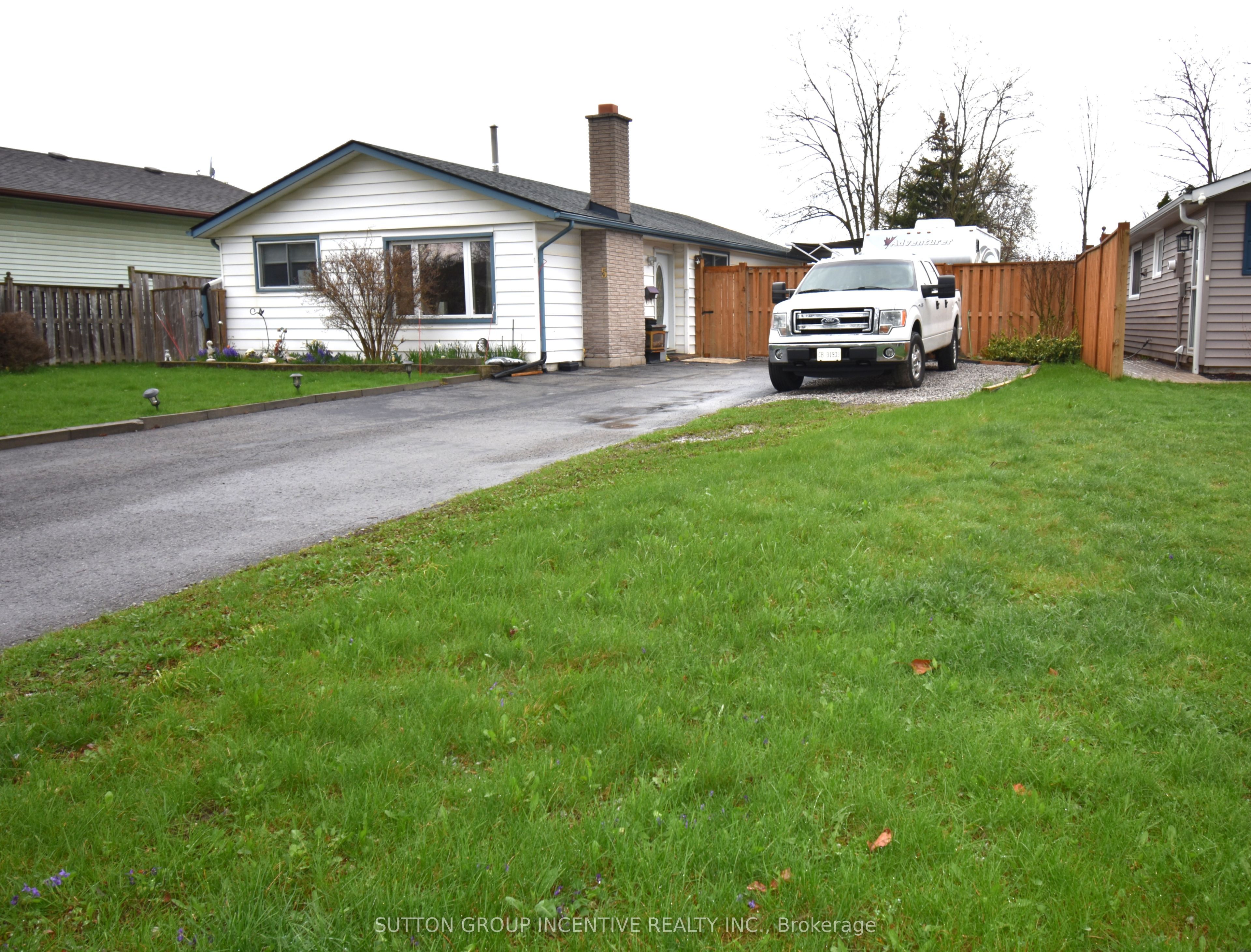 5 Lanark Crescent Property Photo 4